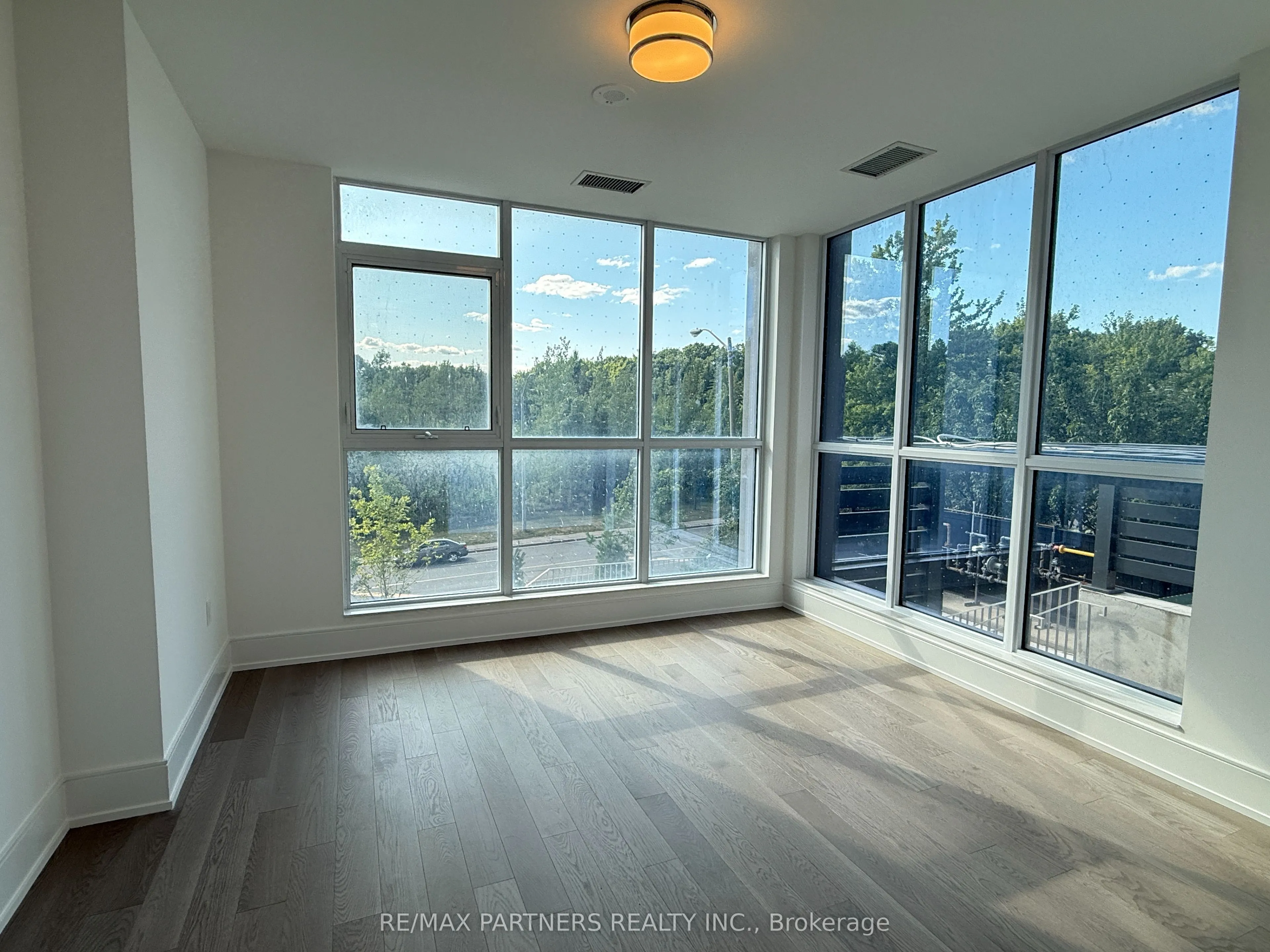 10 Inn on the Park Drive, #104