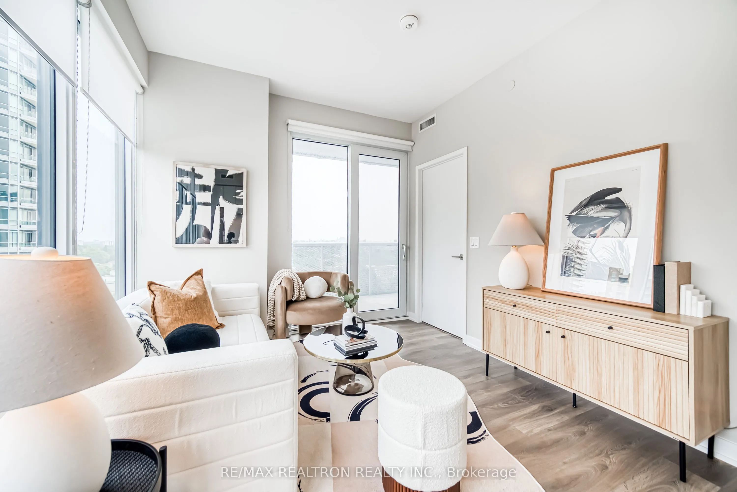 15 Holmes Avenue, #908