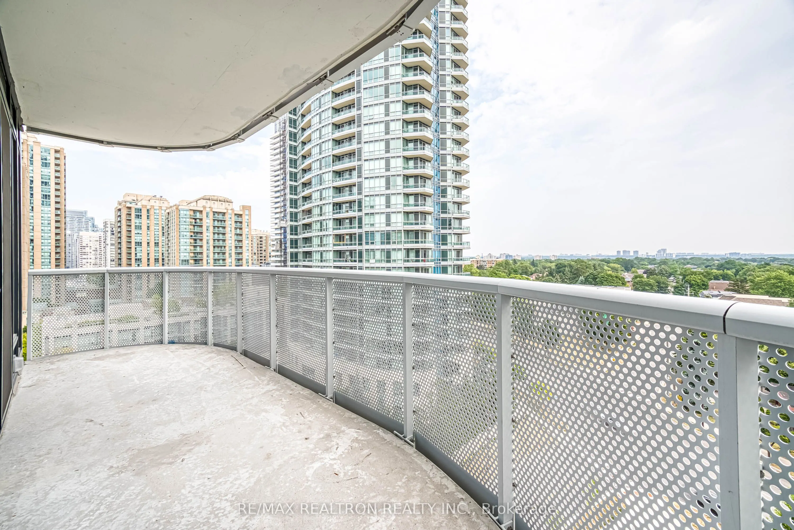 15 Holmes Avenue, #908