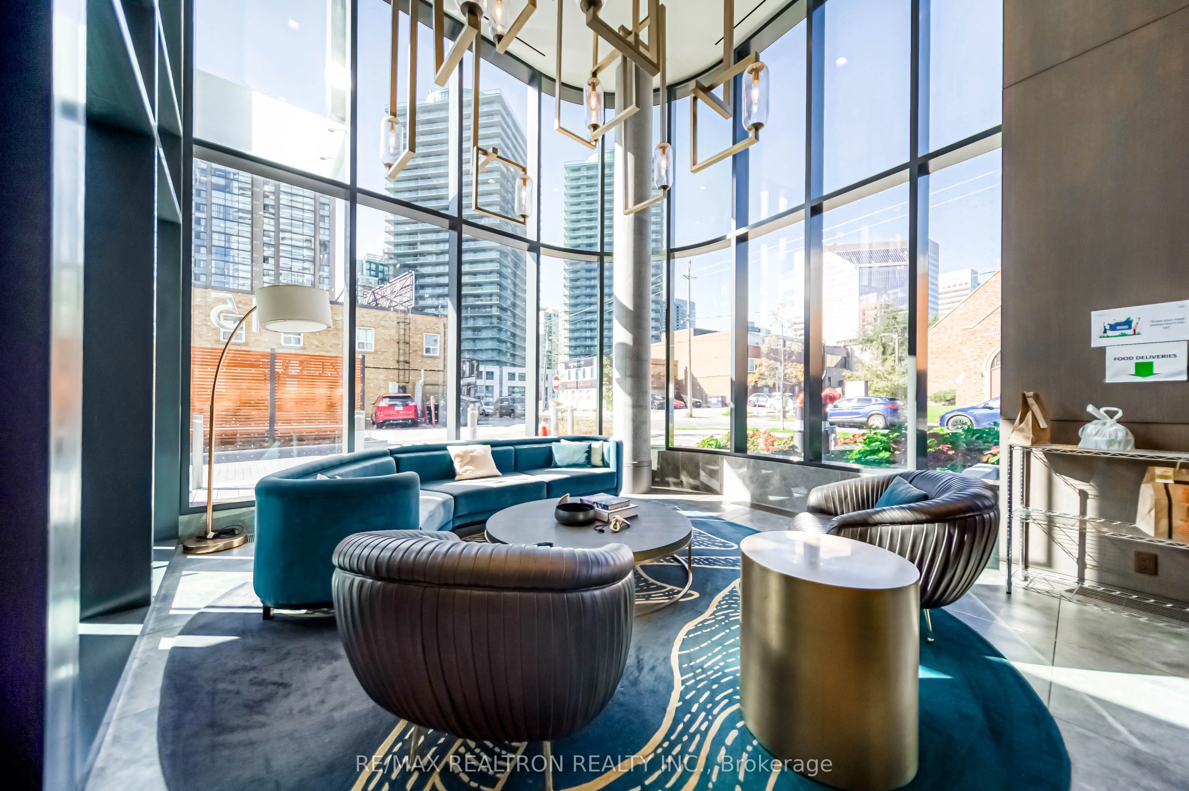 15 Holmes Avenue, #908