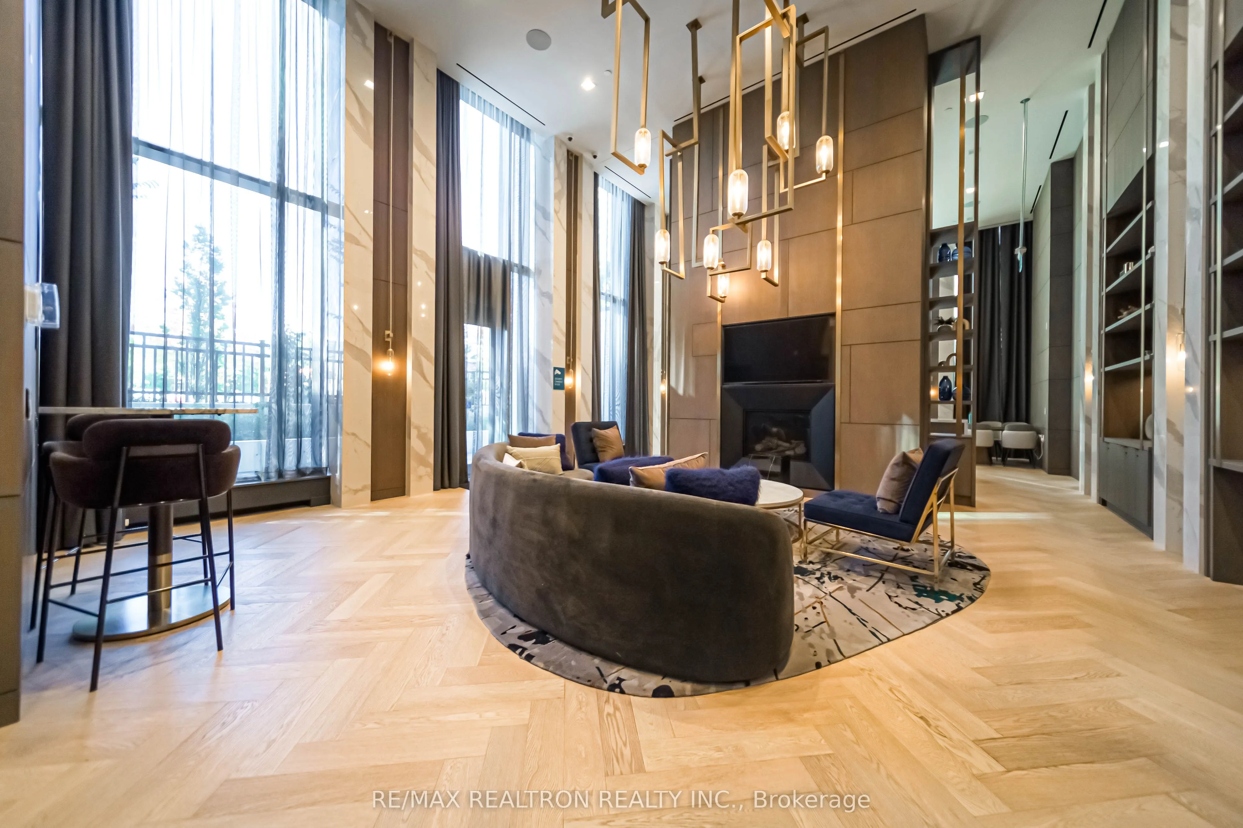 15 Holmes Avenue, #908
