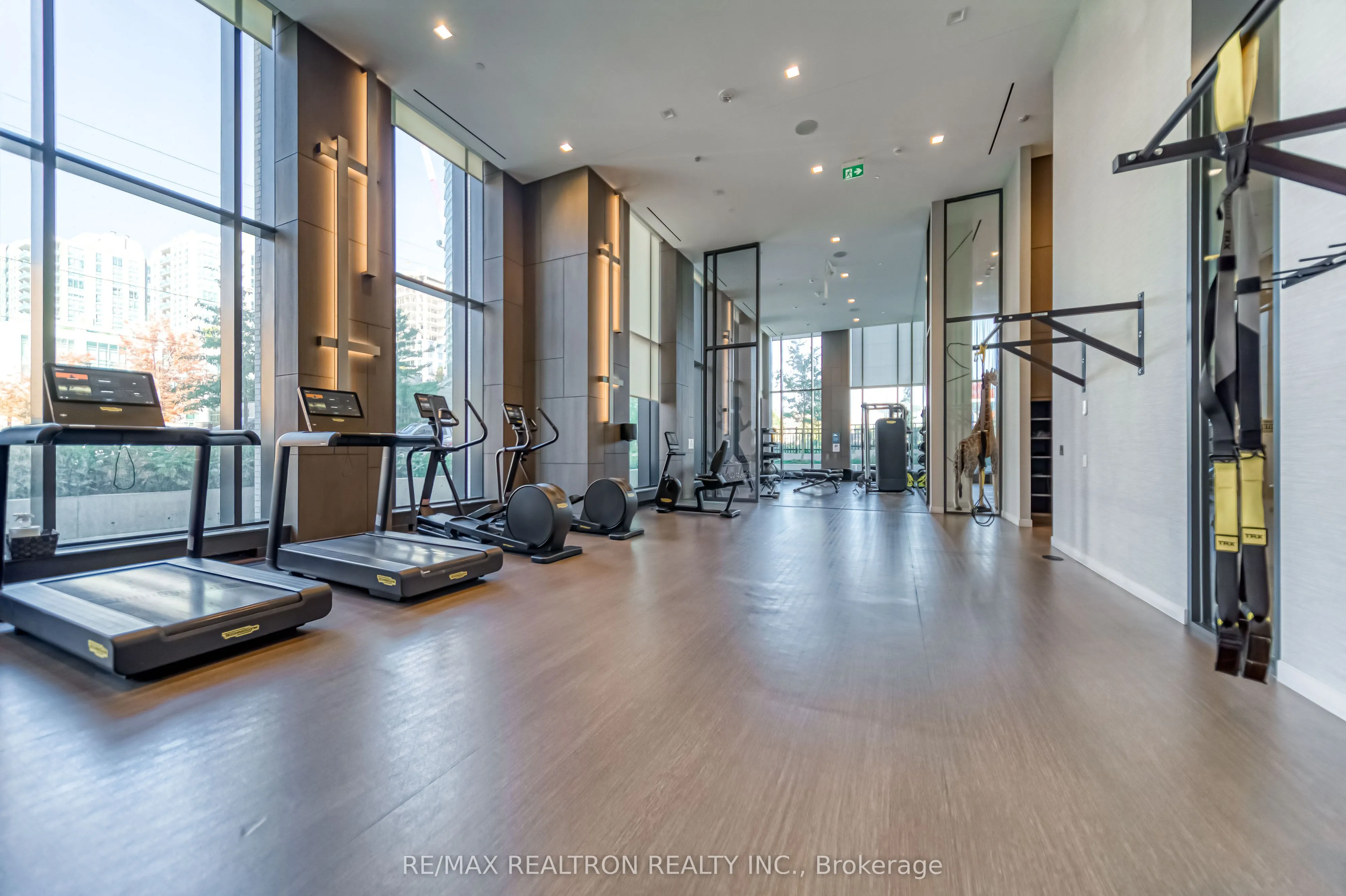 15 Holmes Avenue, #908