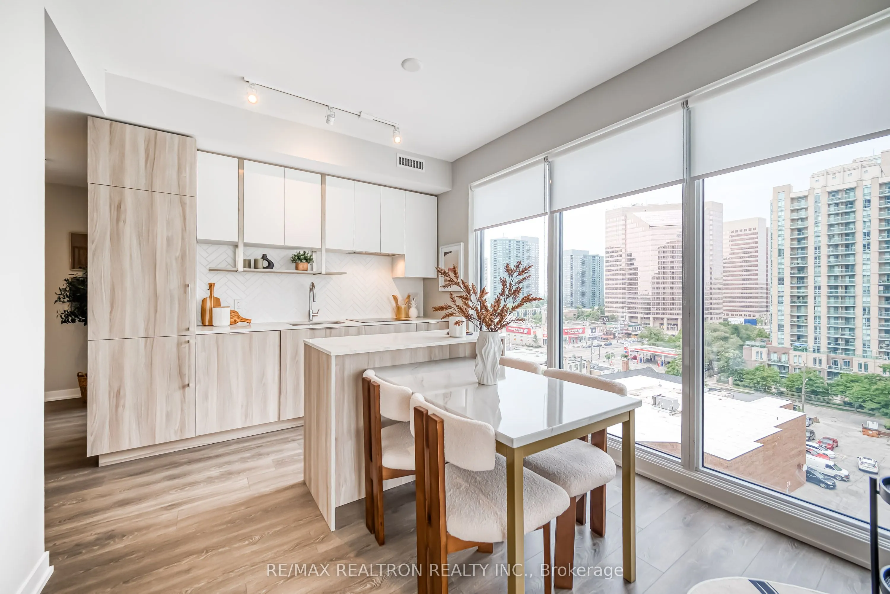 15 Holmes Avenue, #908