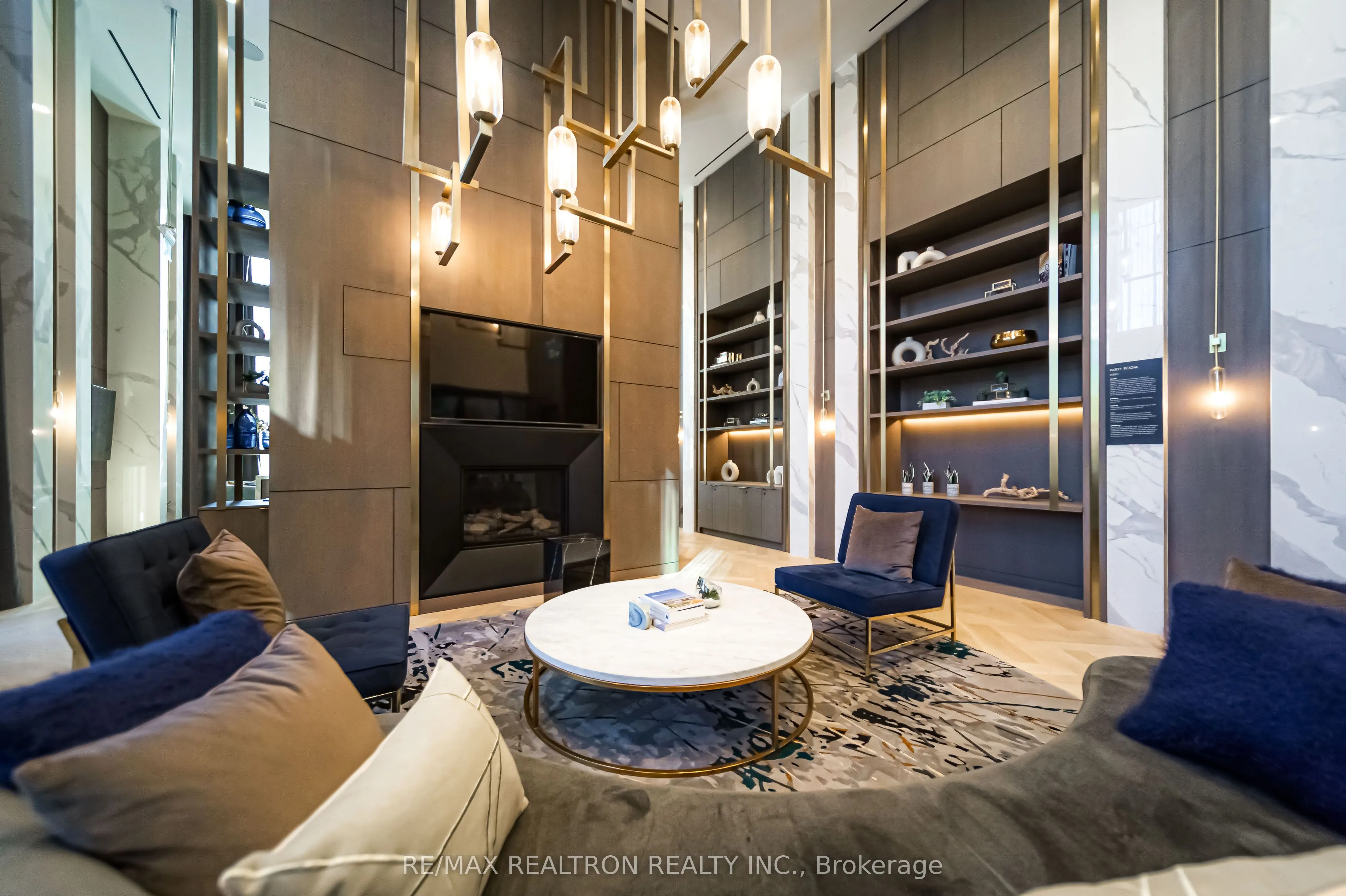 15 Holmes Avenue, #908