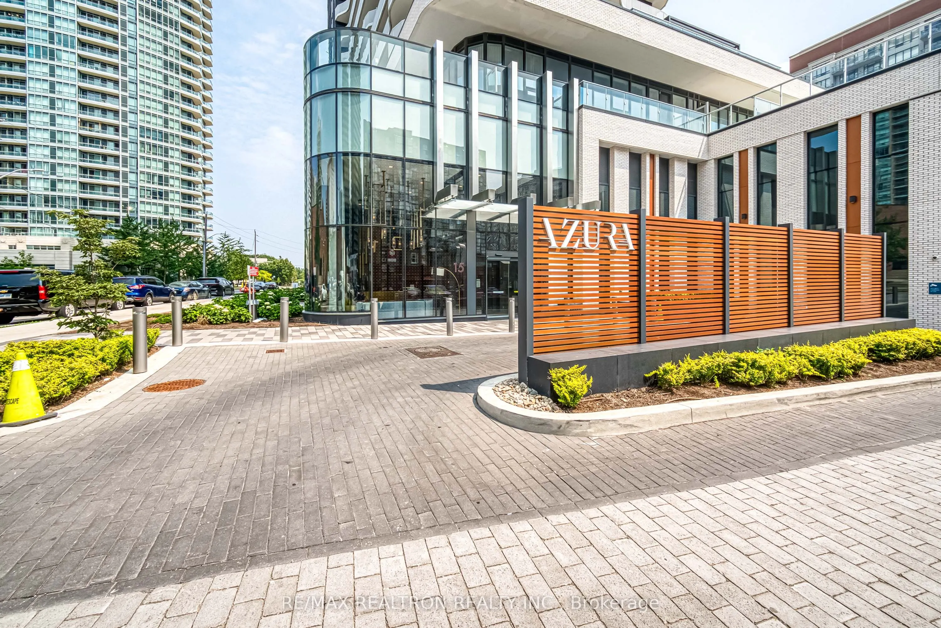 15 Holmes Avenue, #908
