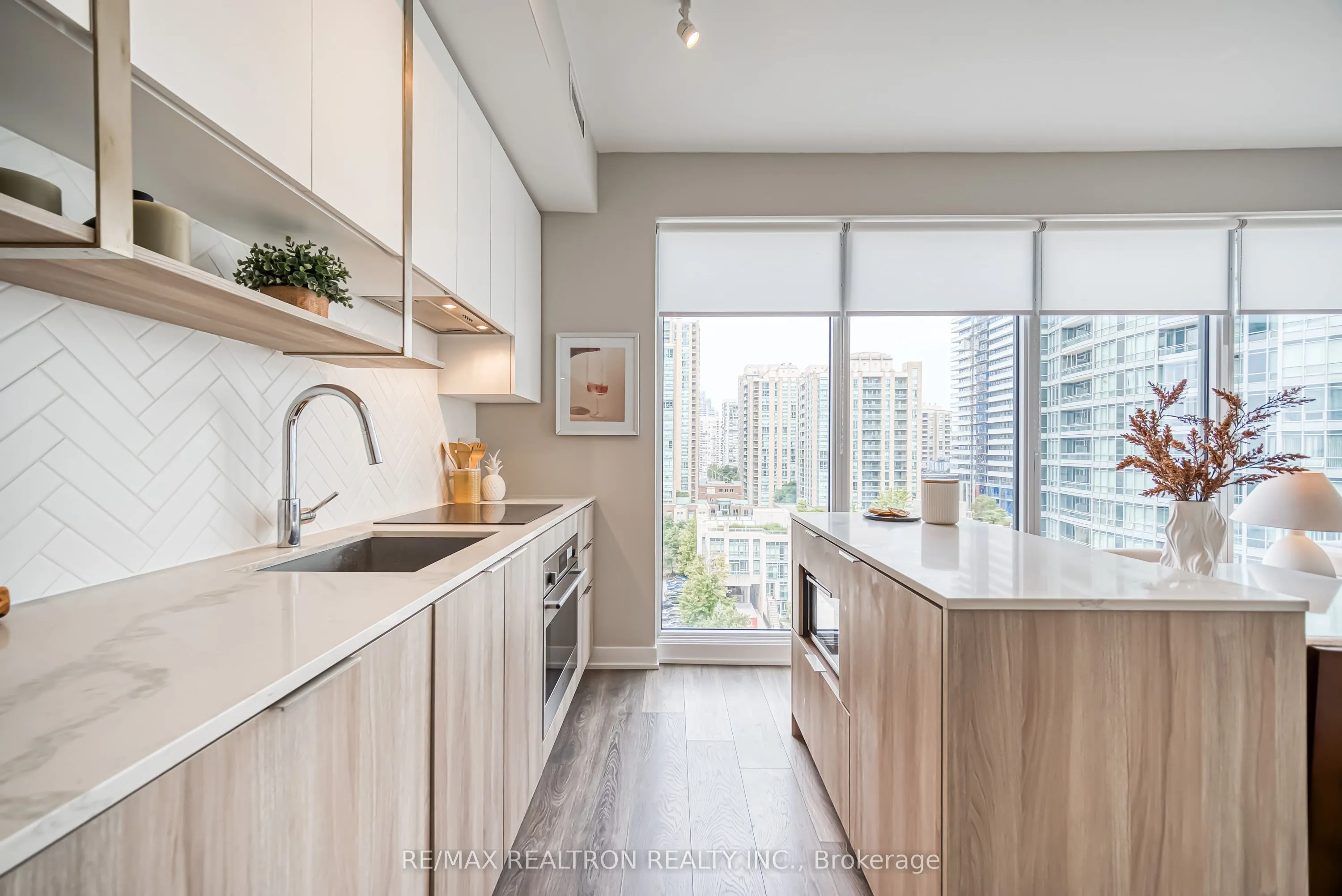15 Holmes Avenue, #908