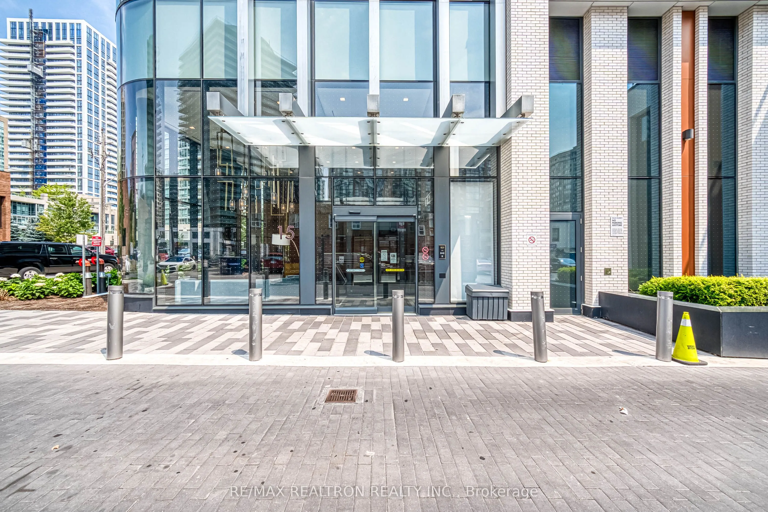 15 Holmes Avenue, #908