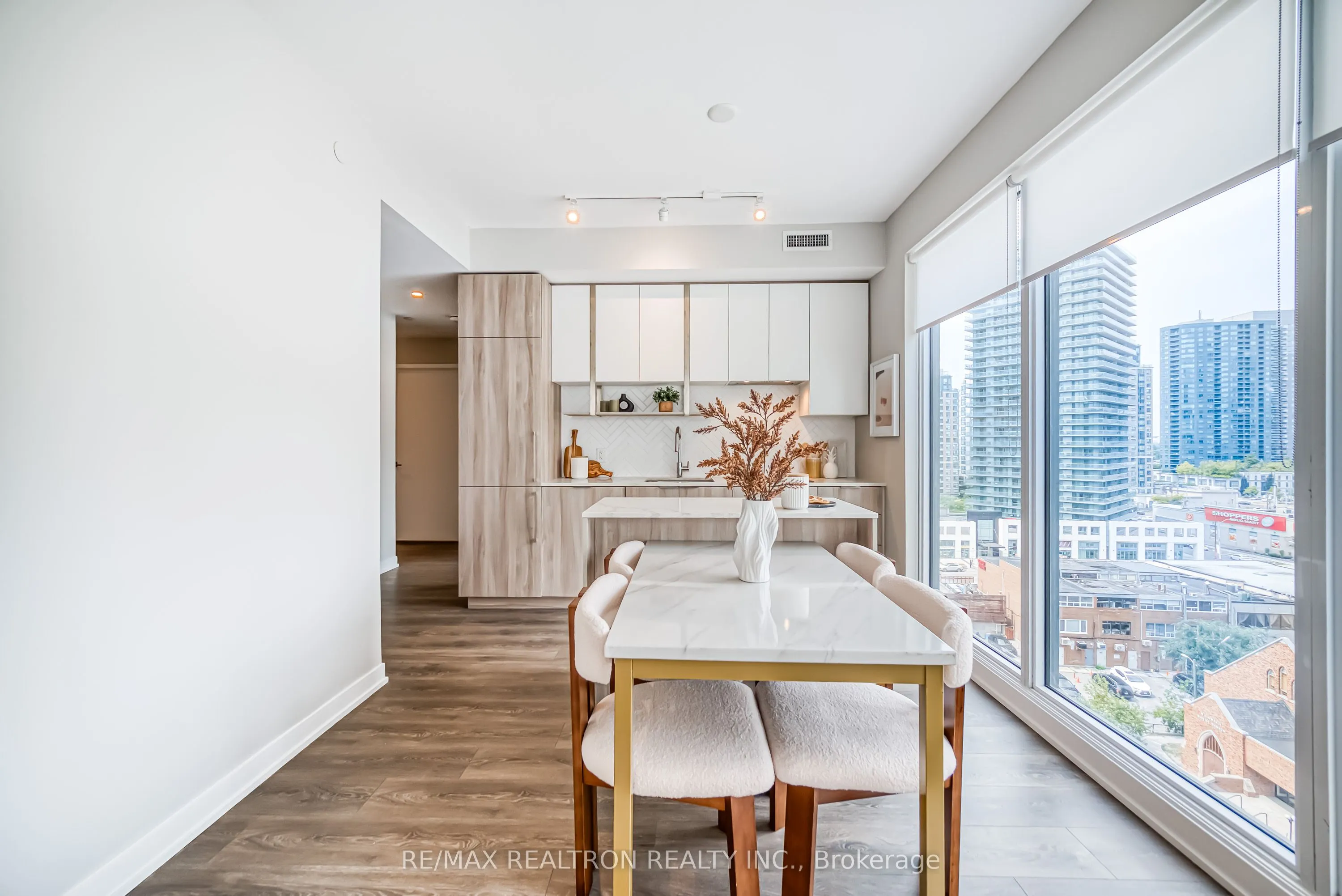 15 Holmes Avenue, #908