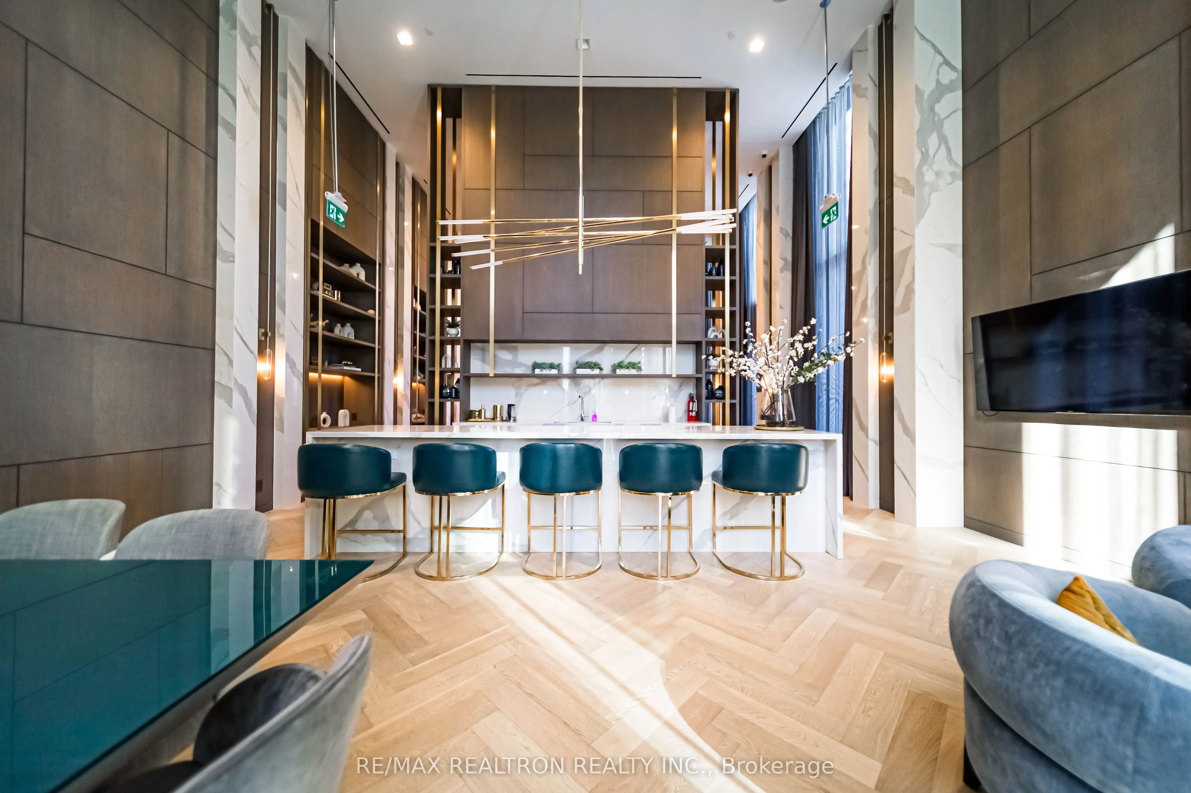 15 Holmes Avenue, #908