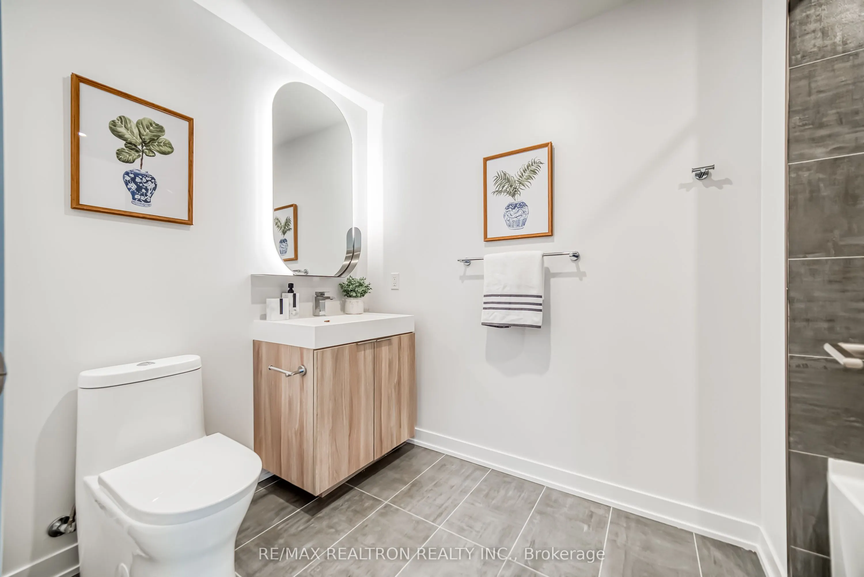 15 Holmes Avenue, #908