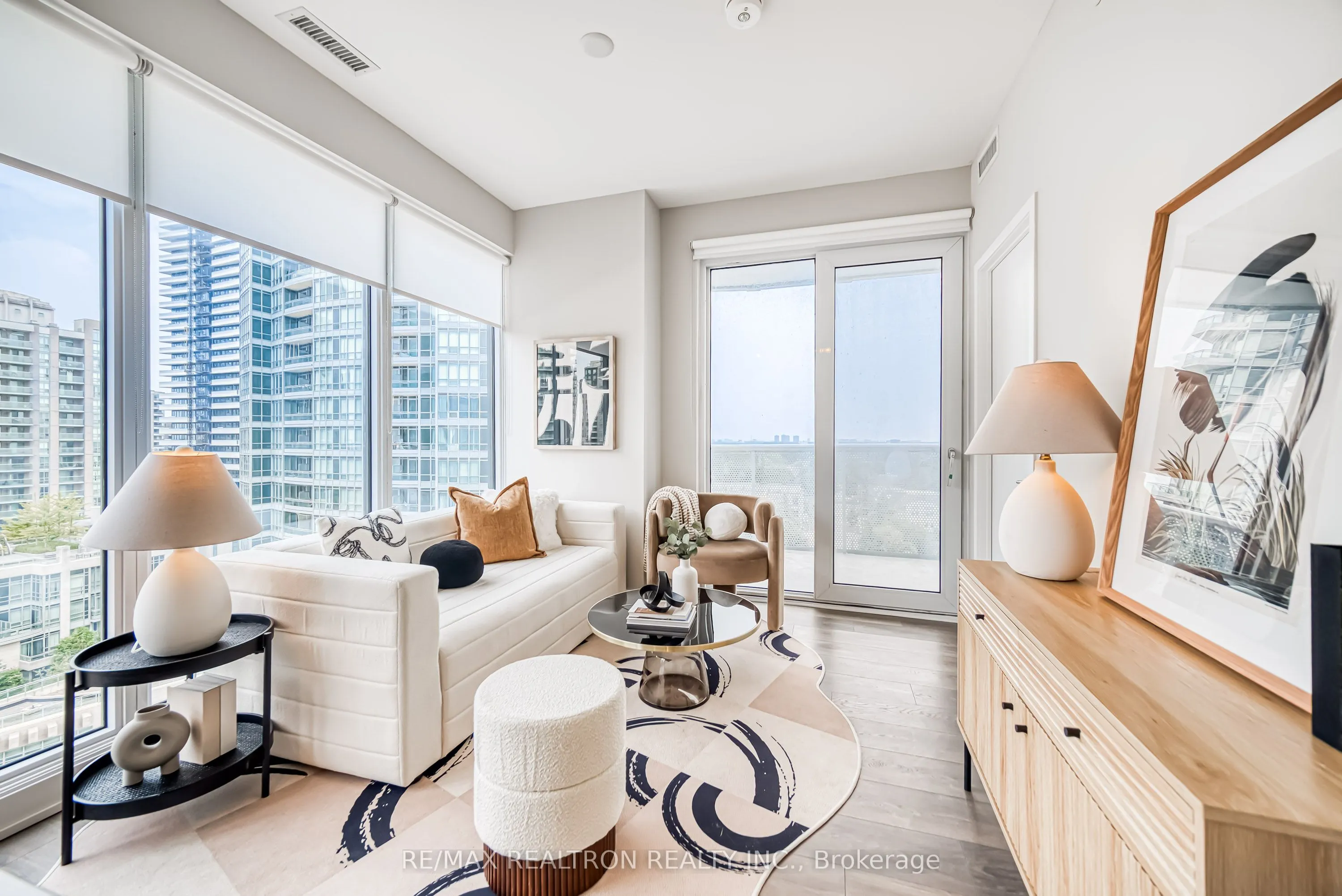 15 Holmes Avenue, #908