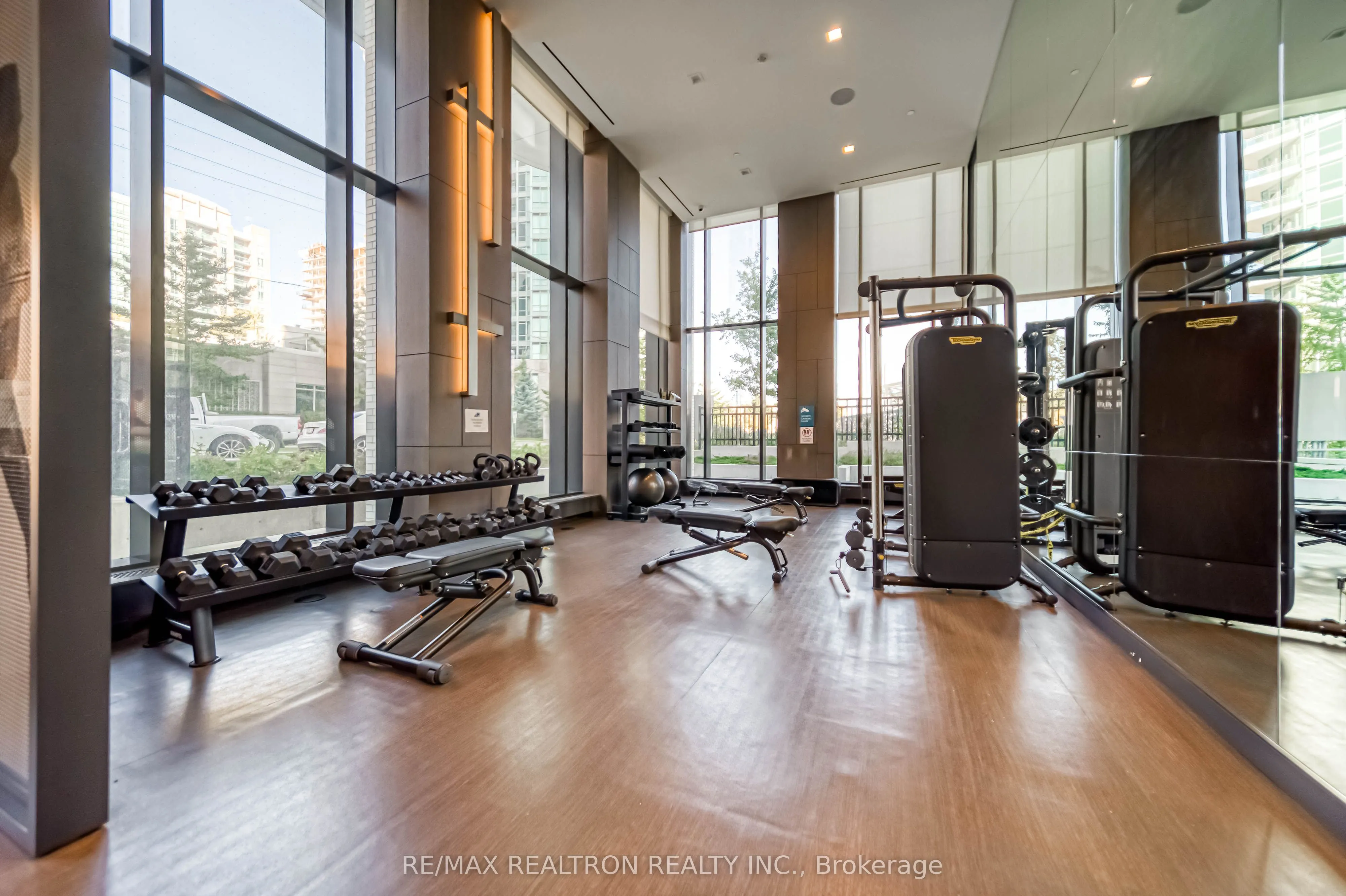 15 Holmes Avenue, #908