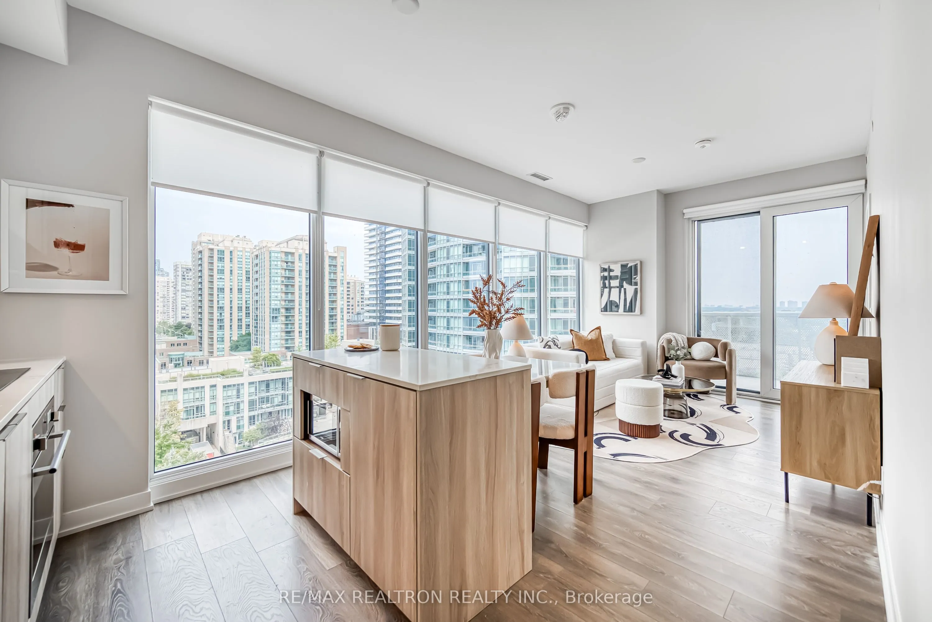 15 Holmes Avenue, #908
