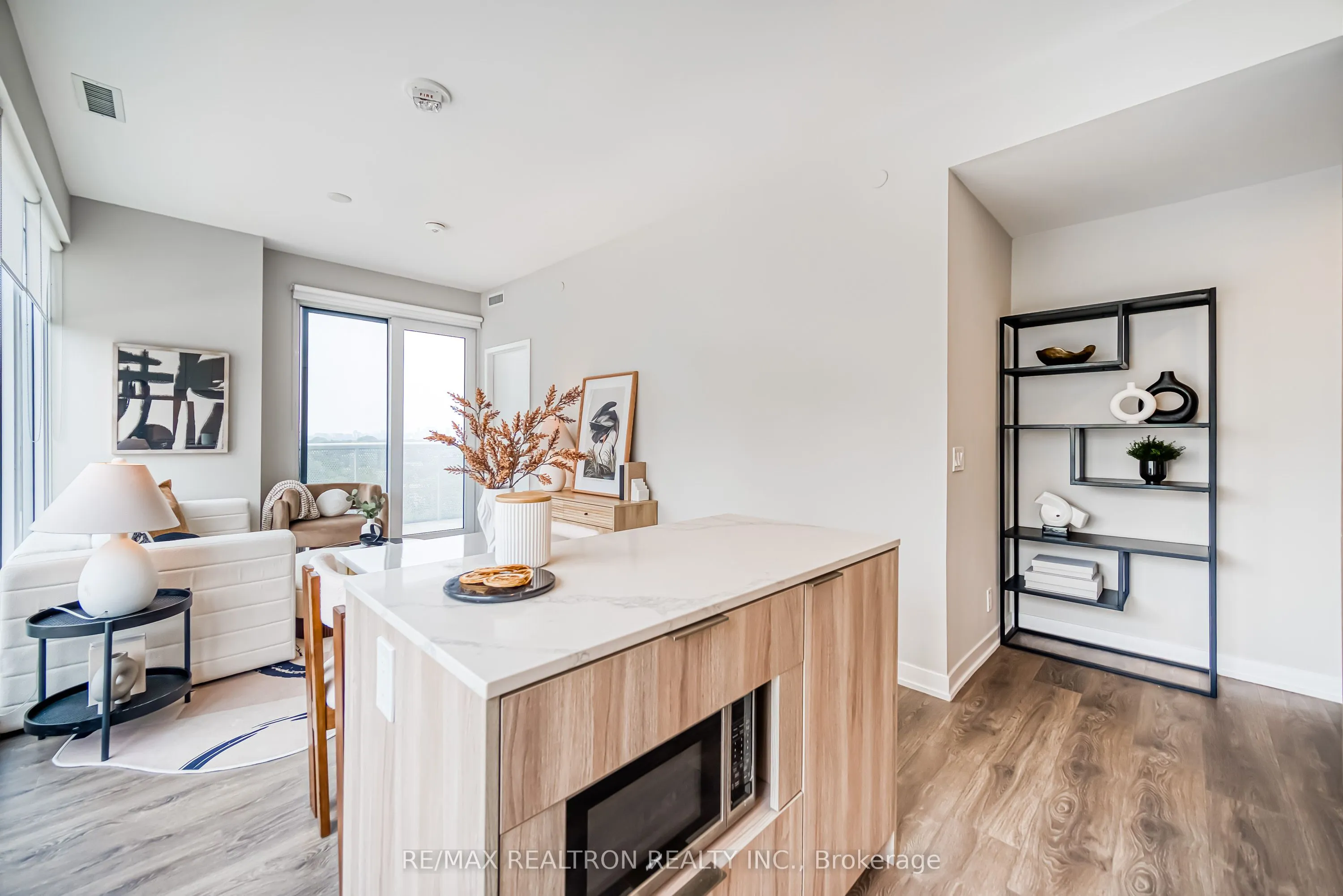 15 Holmes Avenue, #908