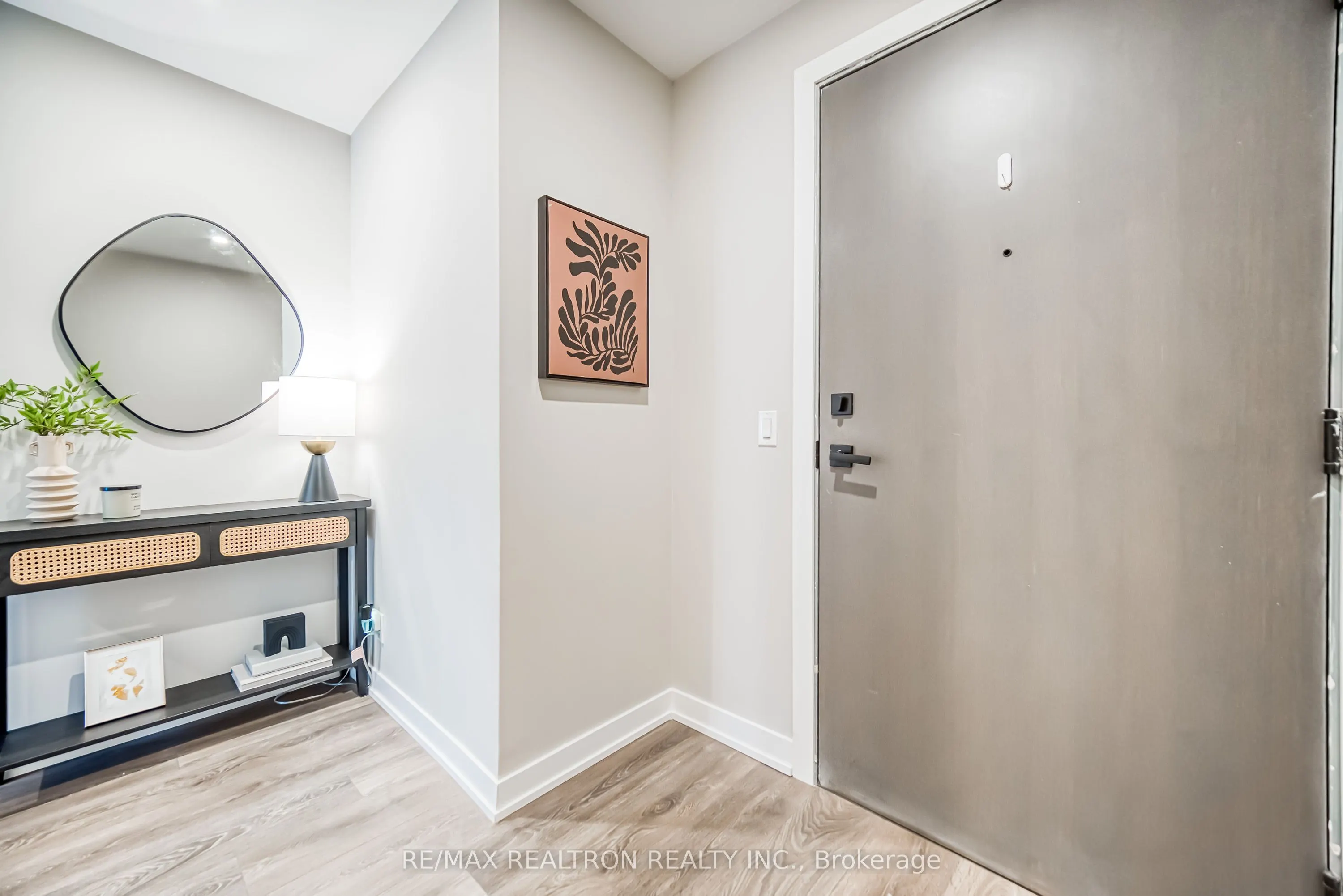 15 Holmes Avenue, #908