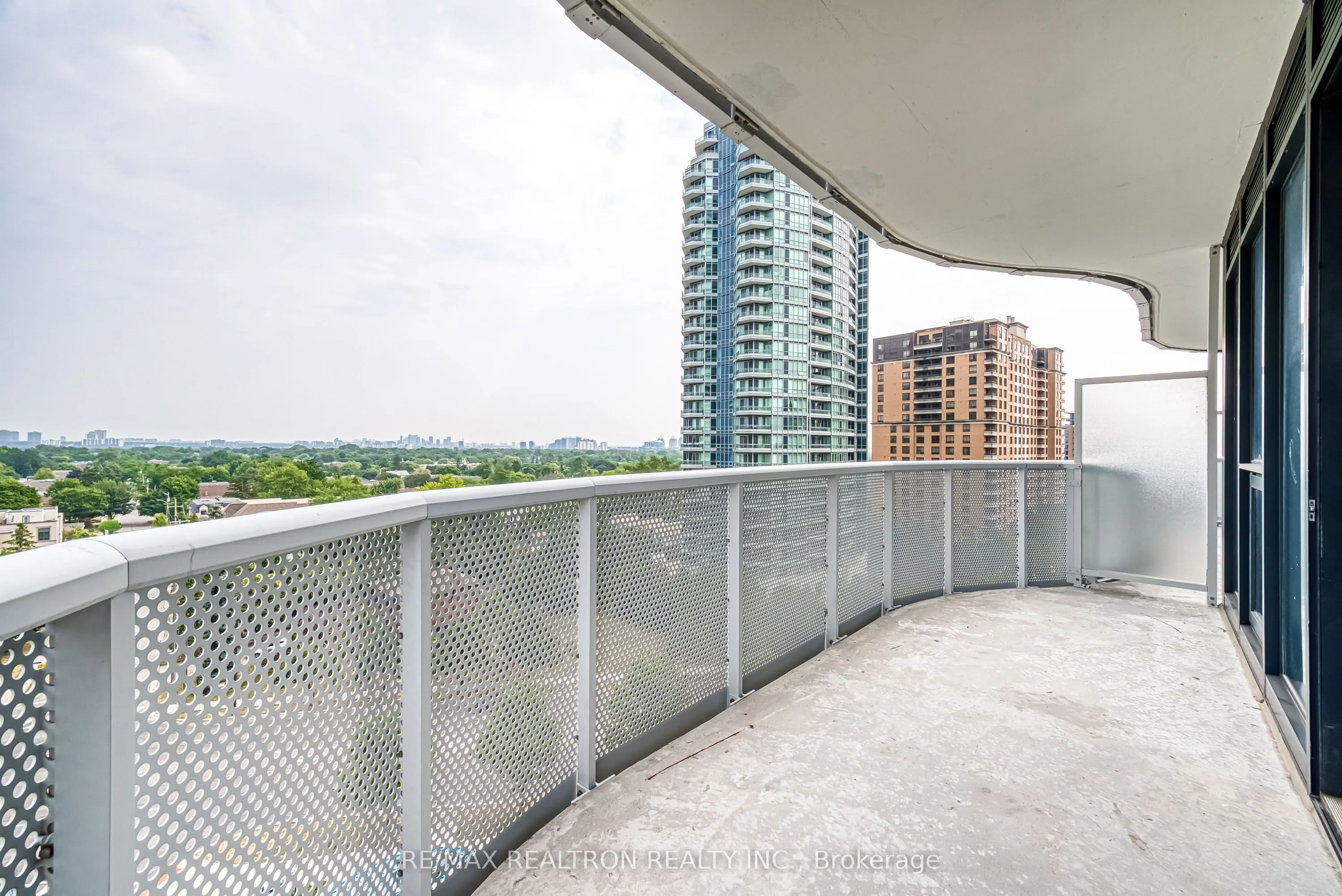 15 Holmes Avenue, #908