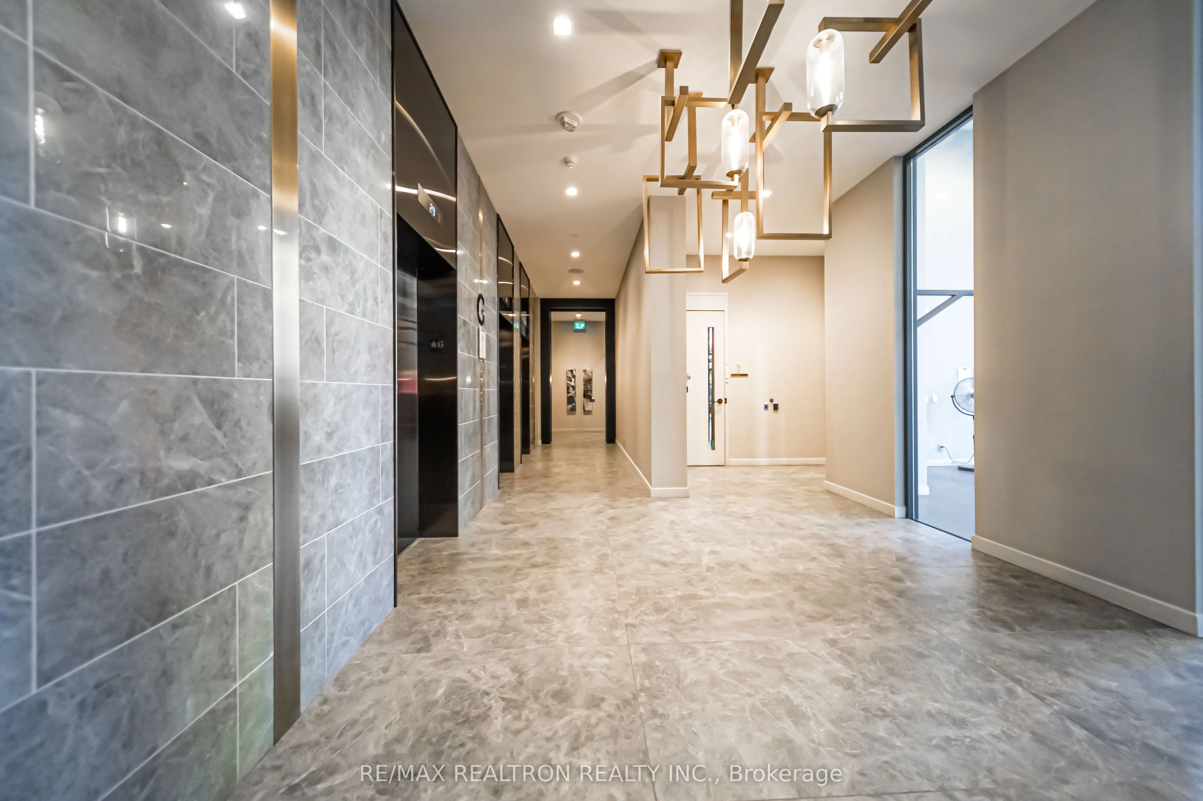 15 Holmes Avenue, #908