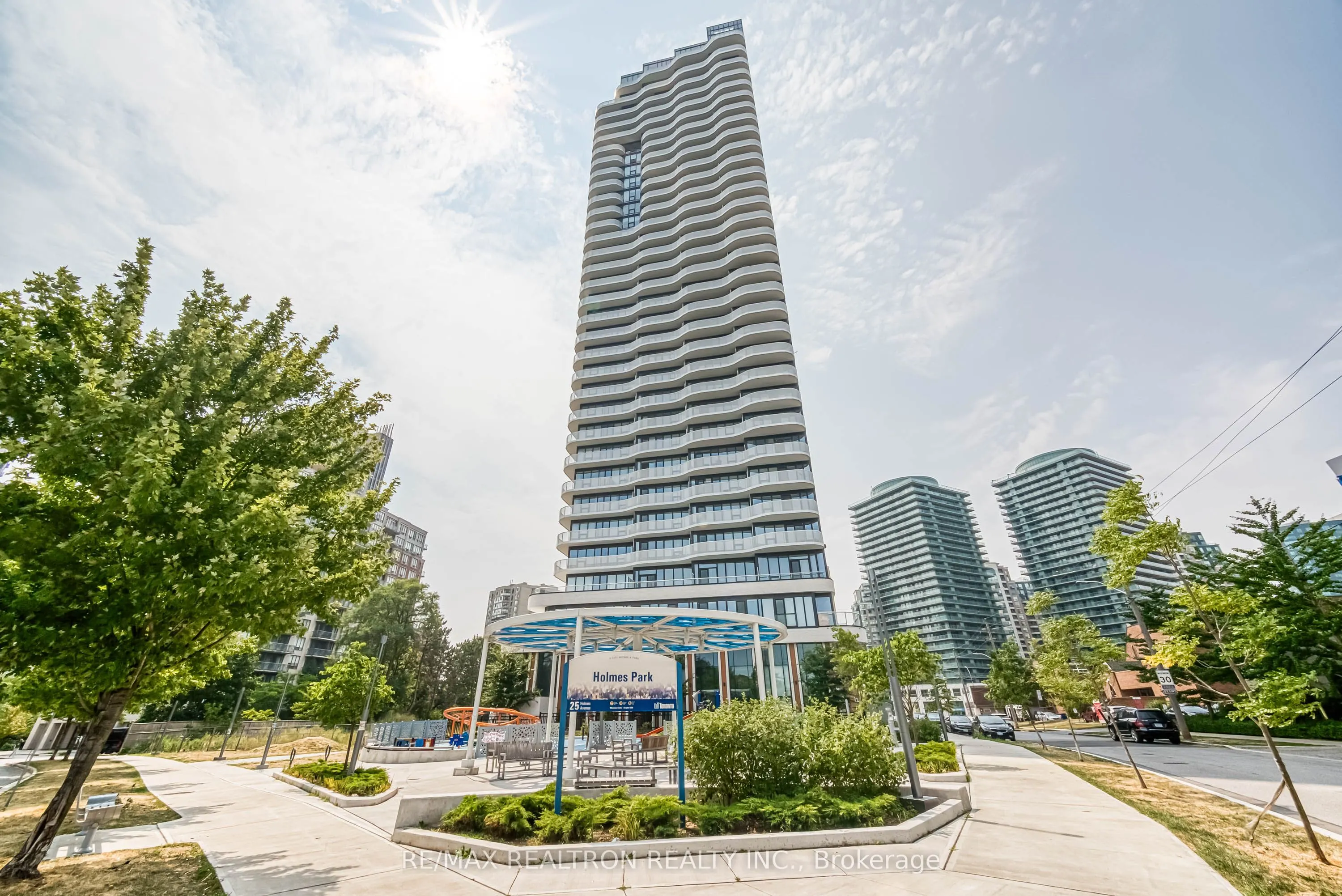 15 Holmes Avenue, #908