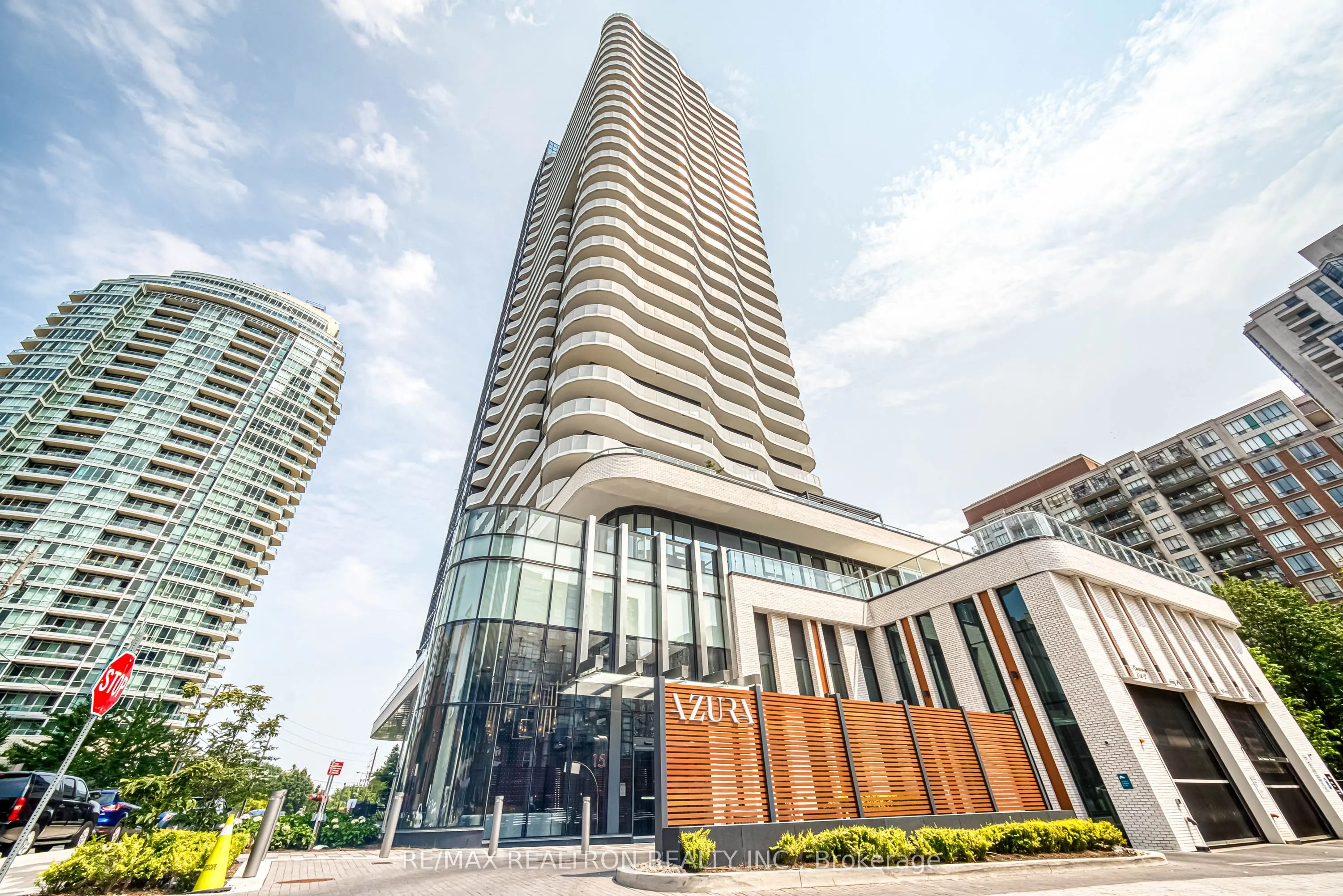 15 Holmes Avenue, #908