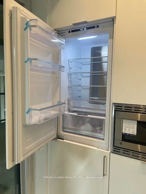 238 Simcoe Street, #507