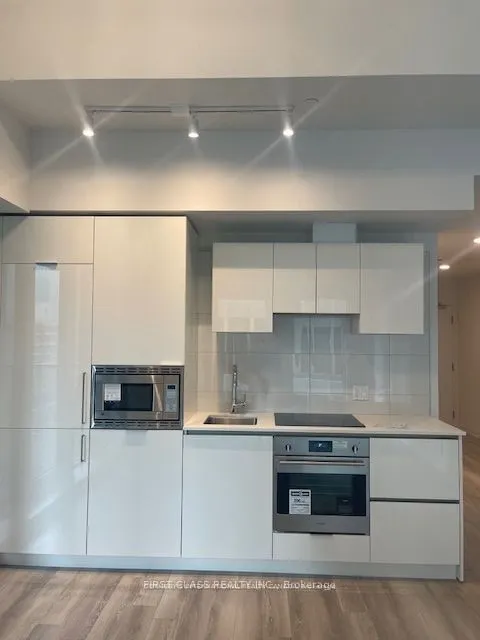 238 Simcoe Street, #507