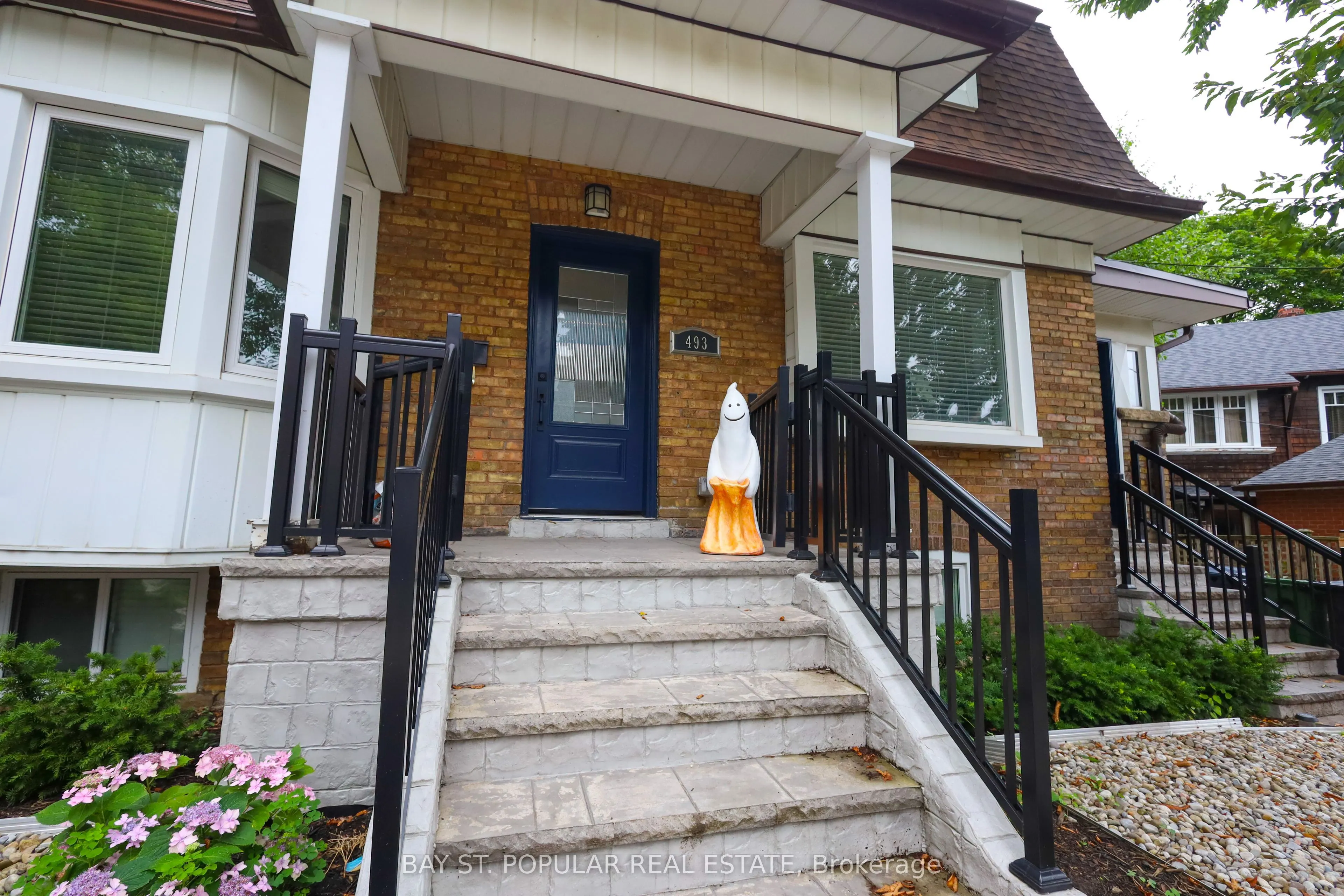 493 Crawford Street