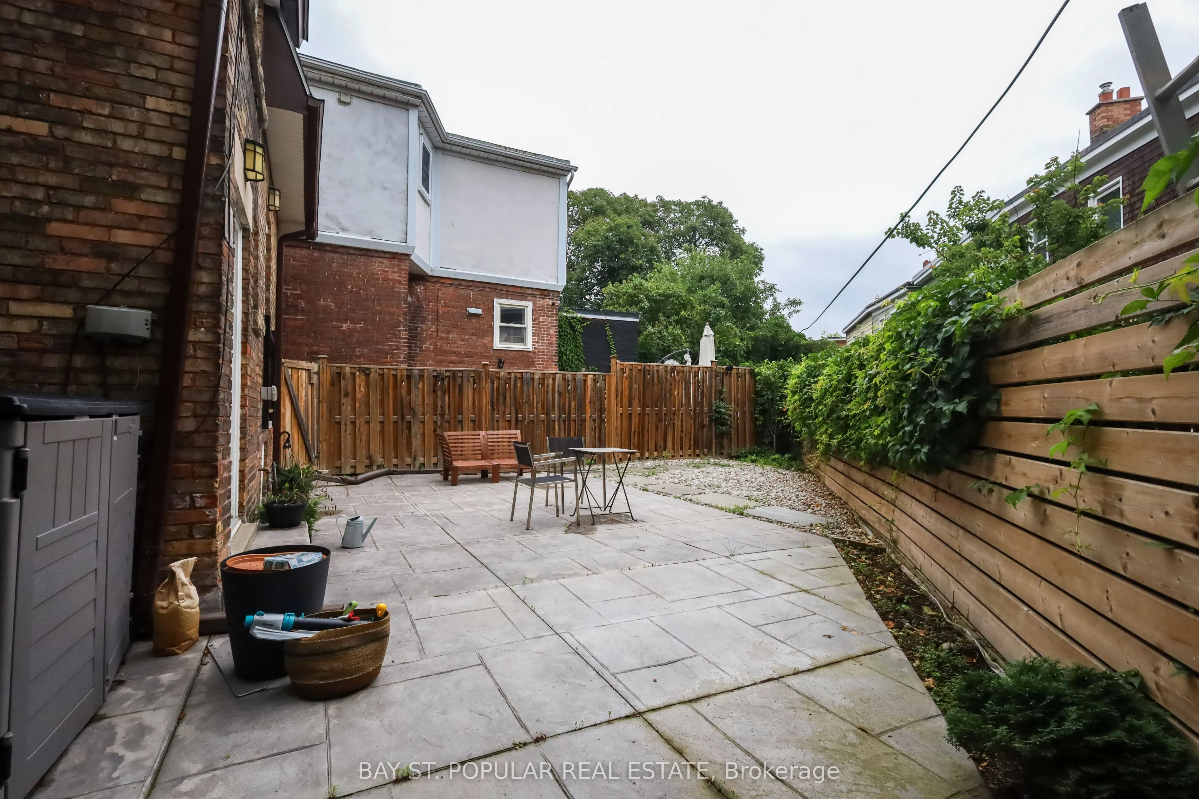 493 Crawford Street