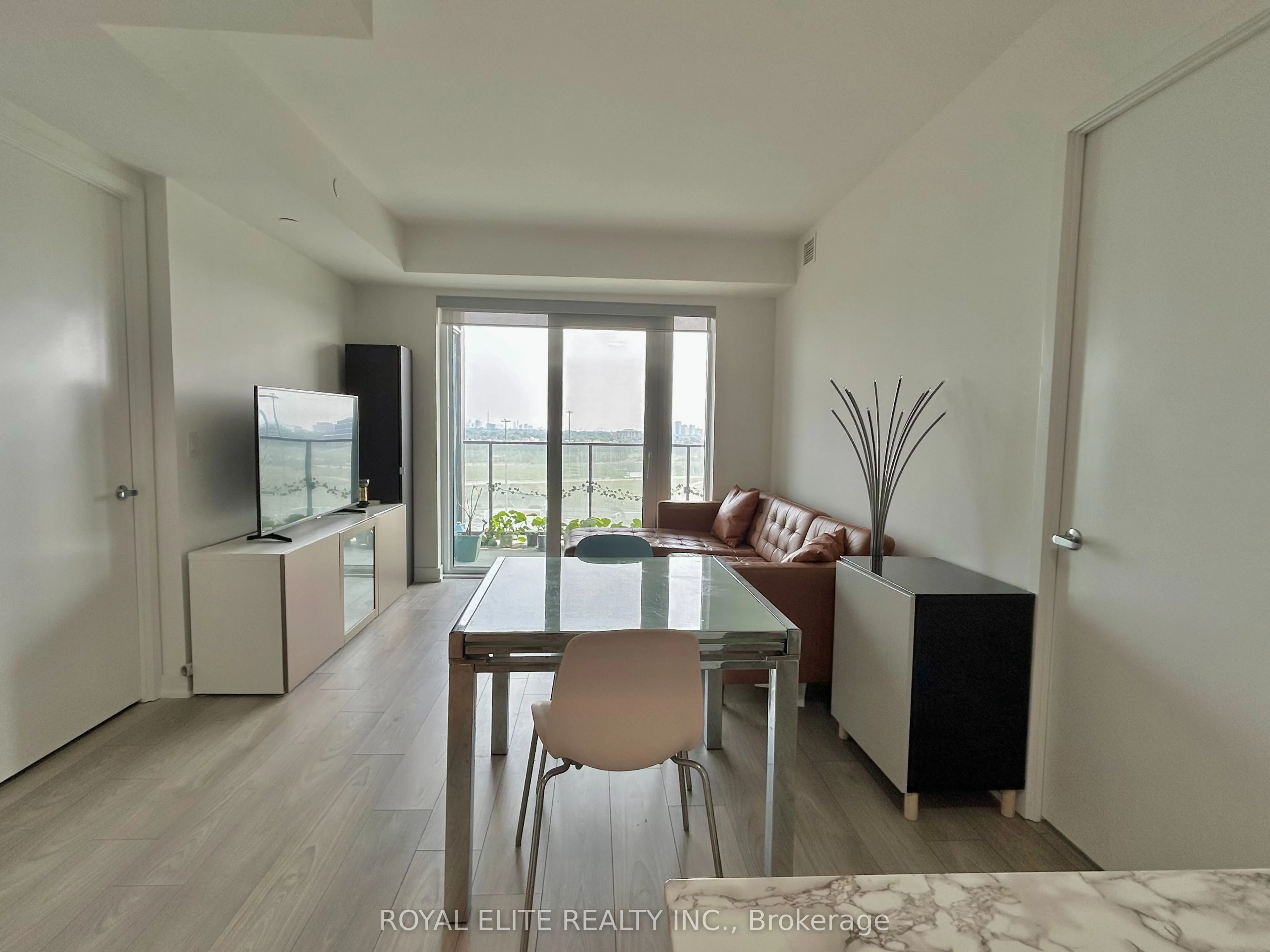 8 Tippett Road, #1106