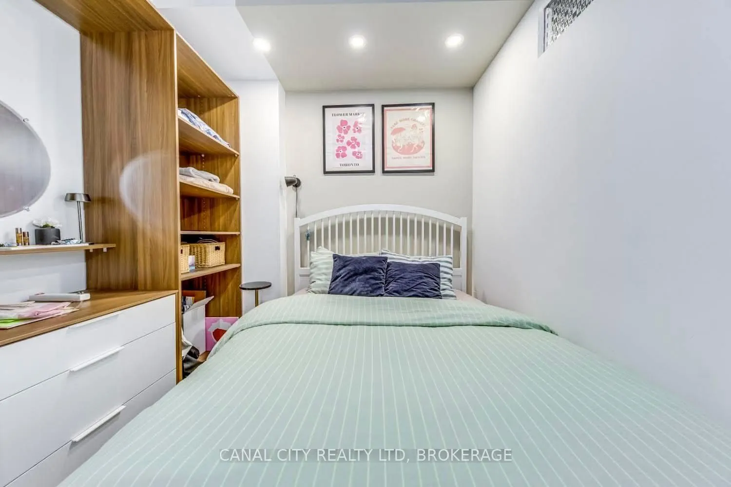 36 CHARLOTTE Street, #201