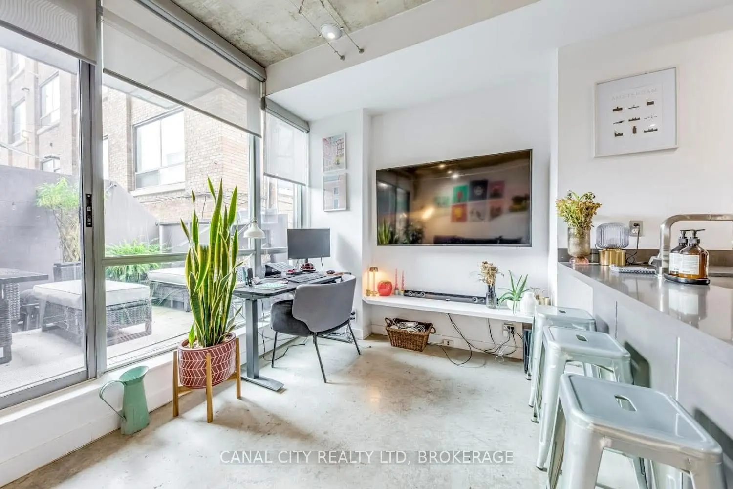 36 CHARLOTTE Street, #201