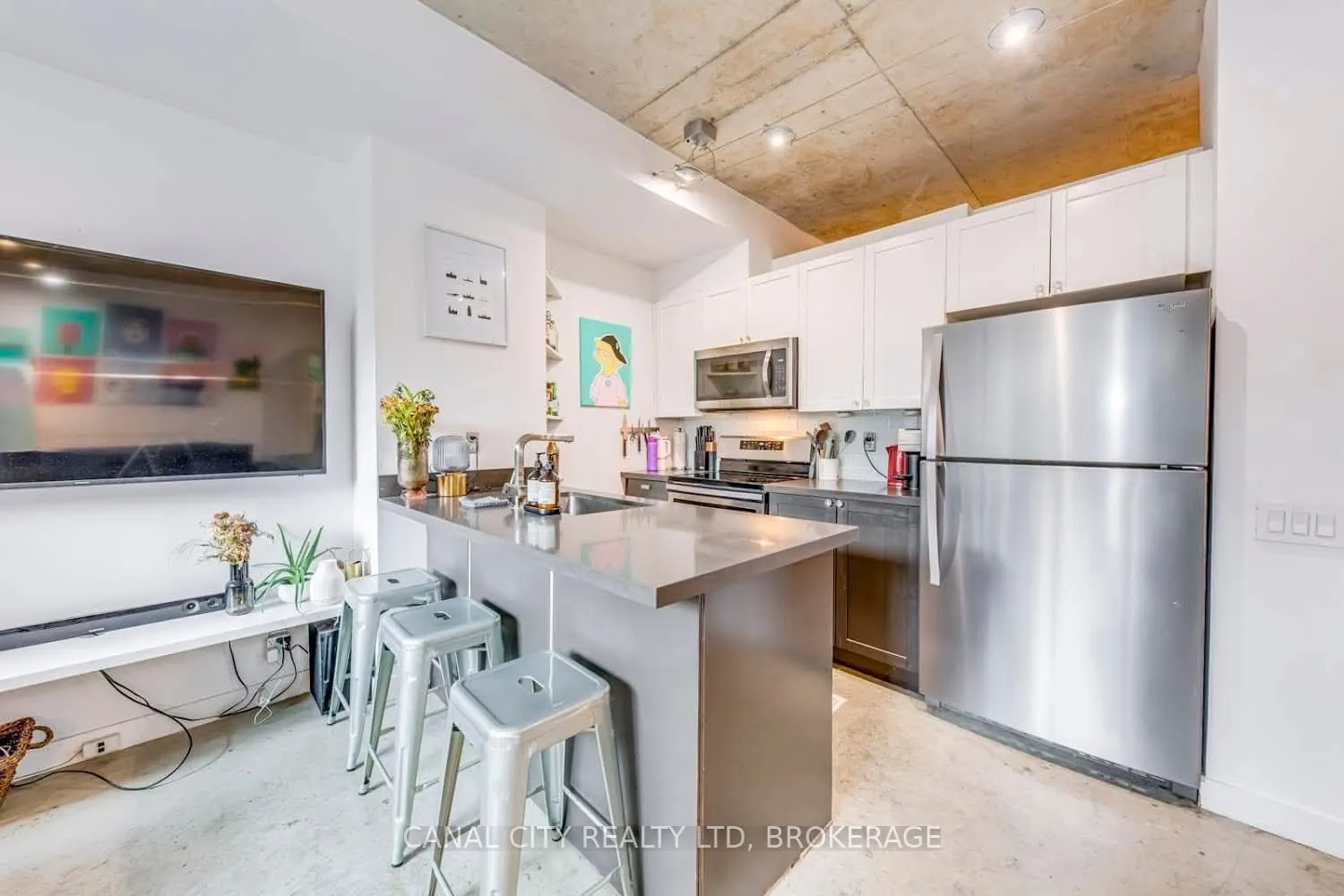 36 CHARLOTTE Street, #201