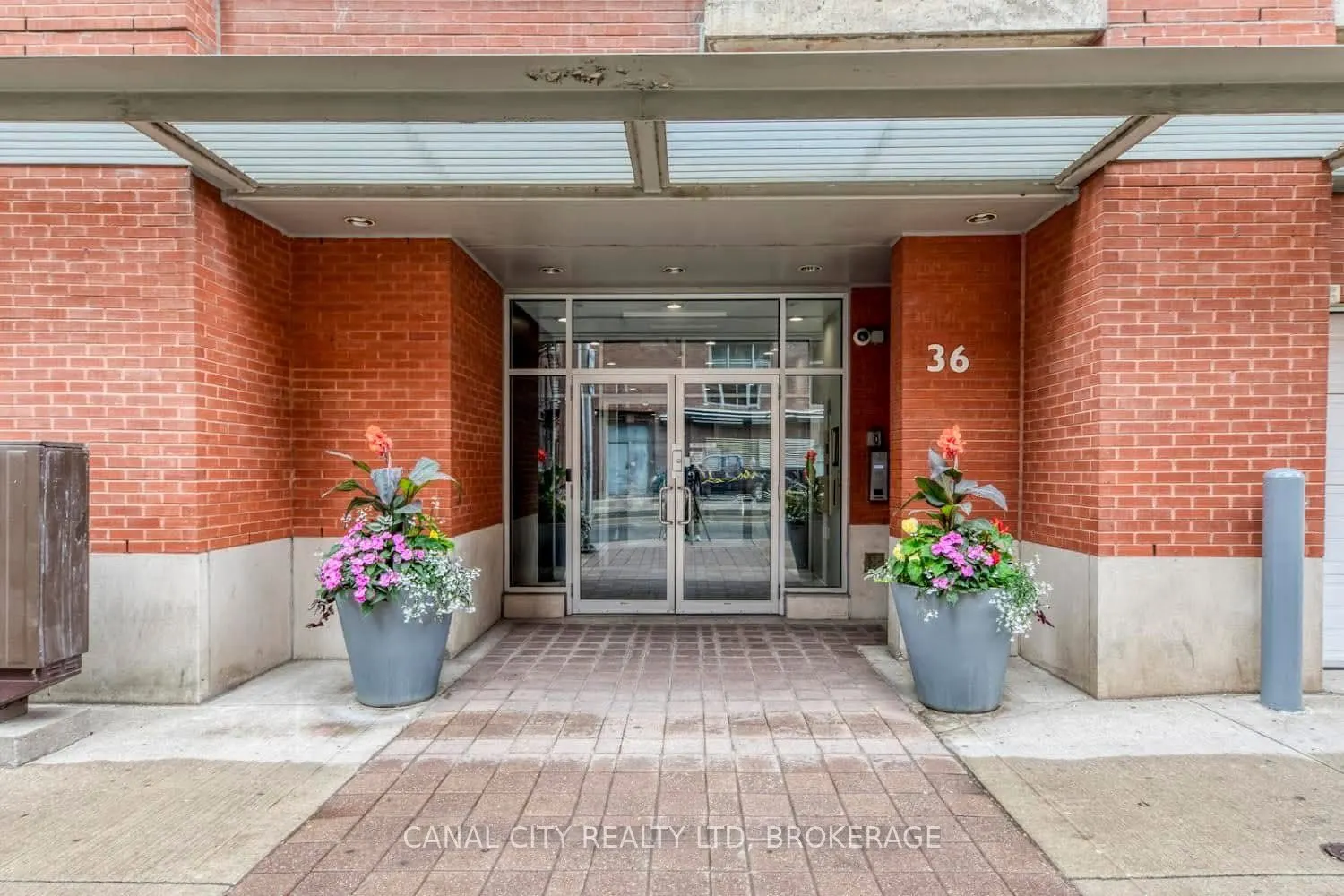 36 CHARLOTTE Street, #201