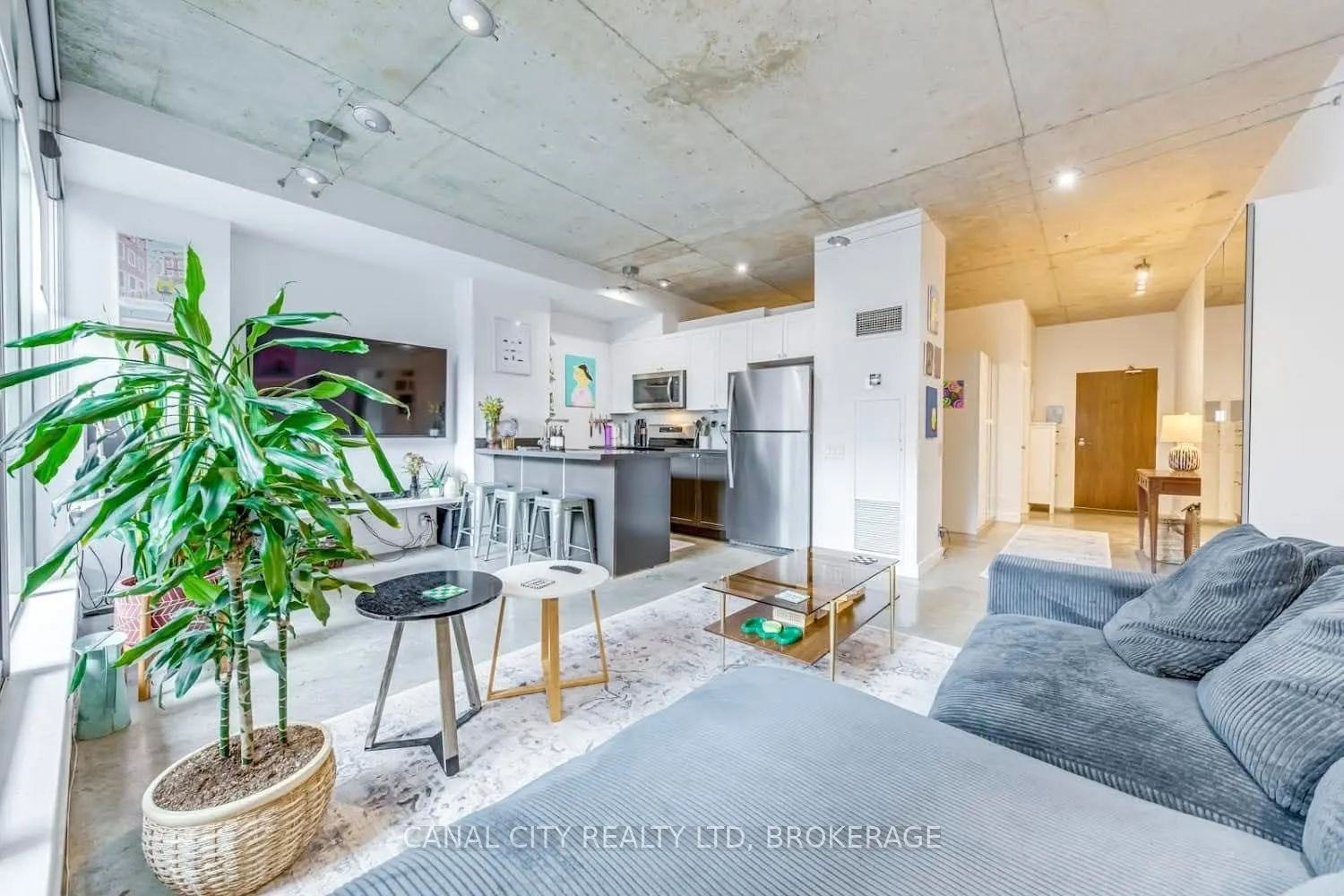 36 CHARLOTTE Street, #201