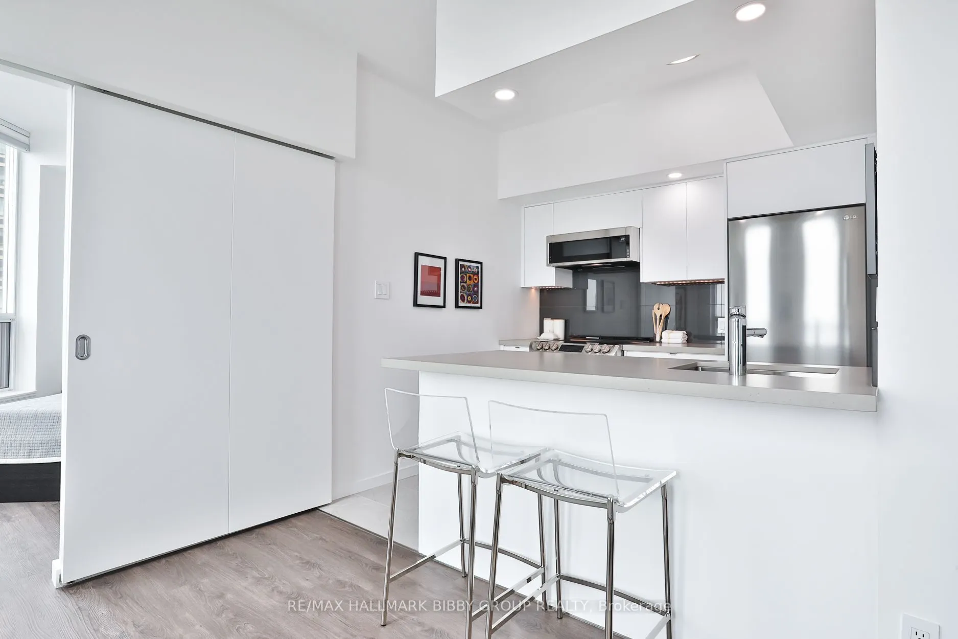 230 Queens Quay W, #1521