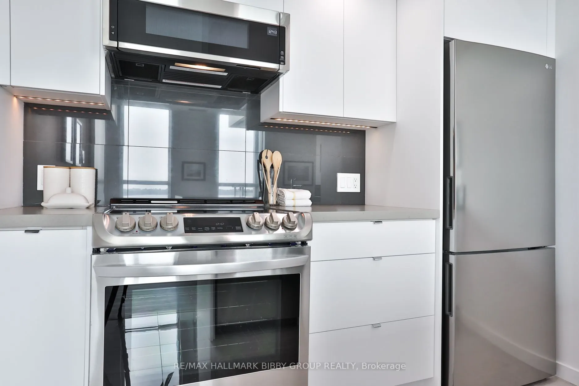 230 Queens Quay W, #1521