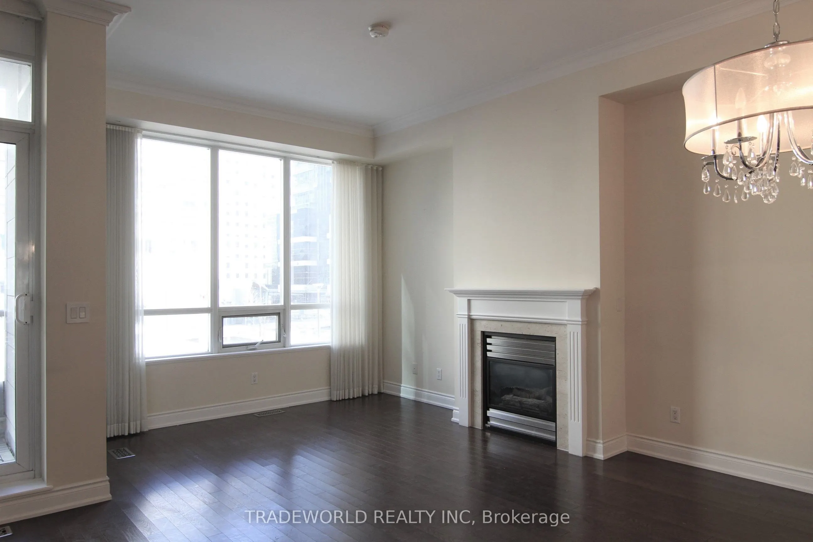 761 Bay Street, #Th4