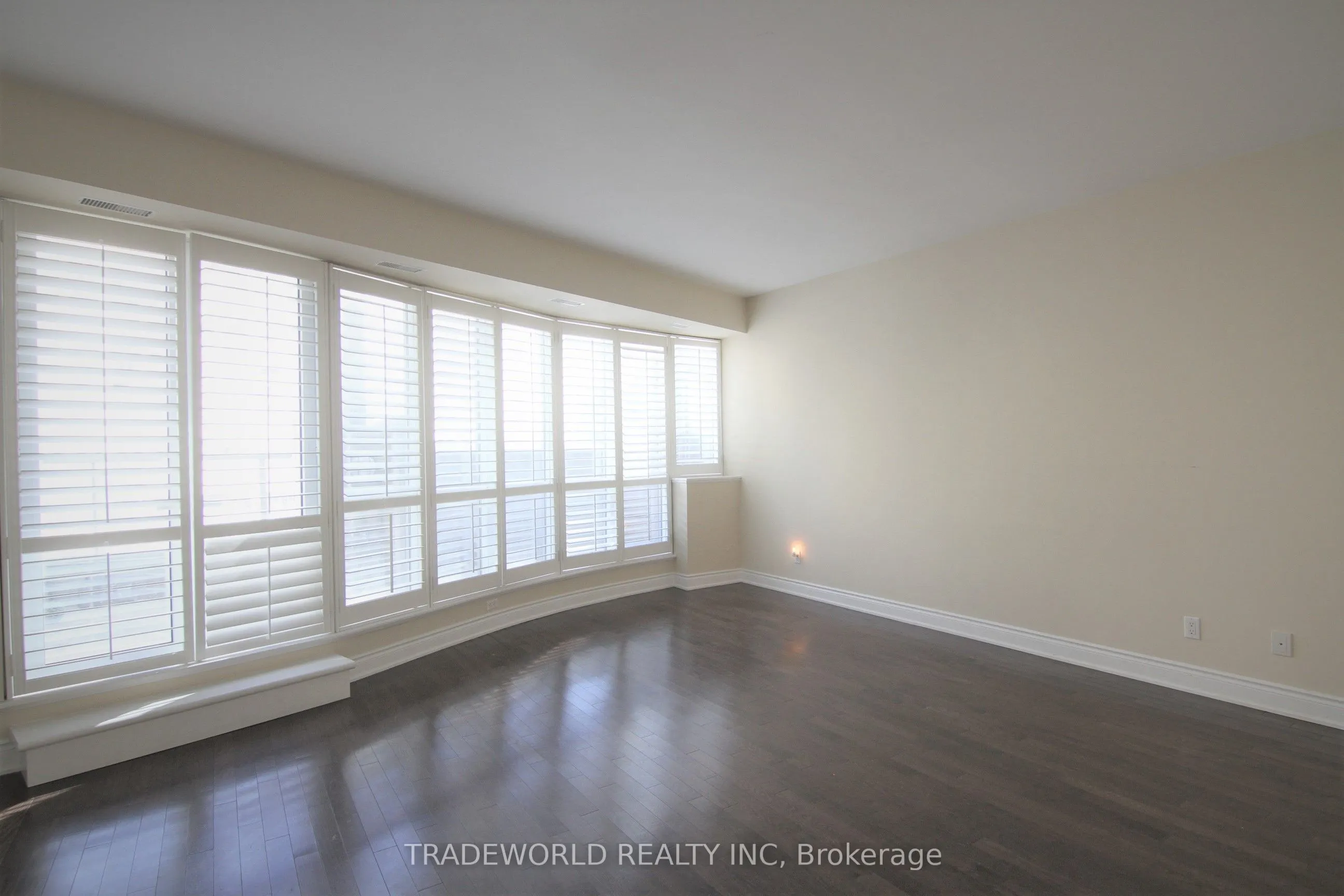 761 Bay Street, #Th4