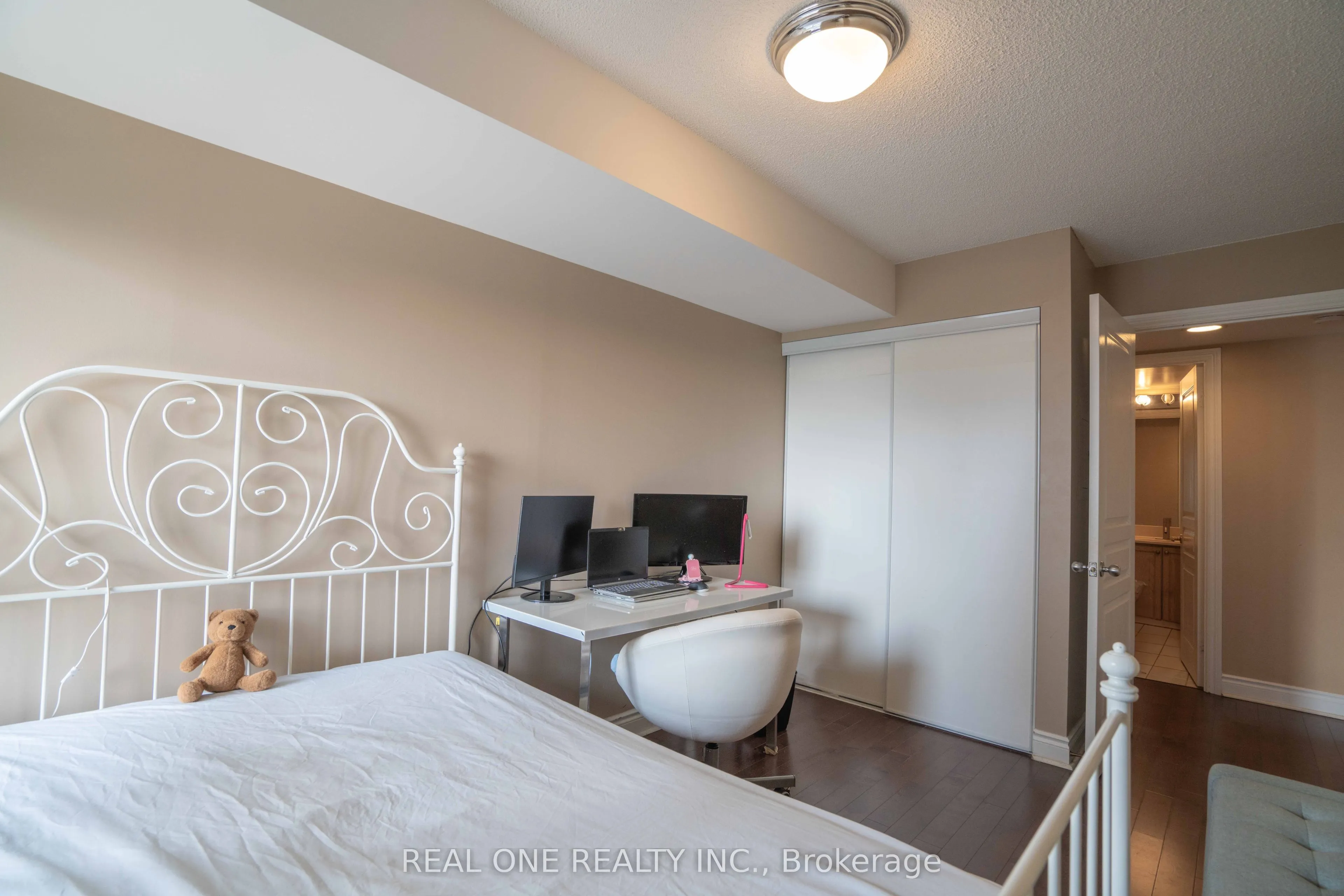 5 Northtown Way, #1101