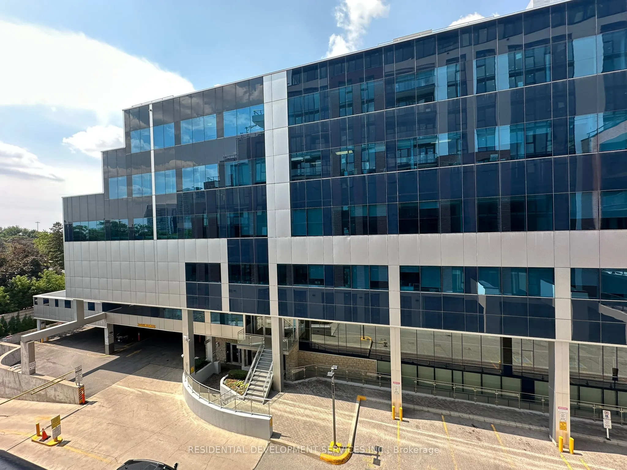 699 Sheppard Avenue E, #511