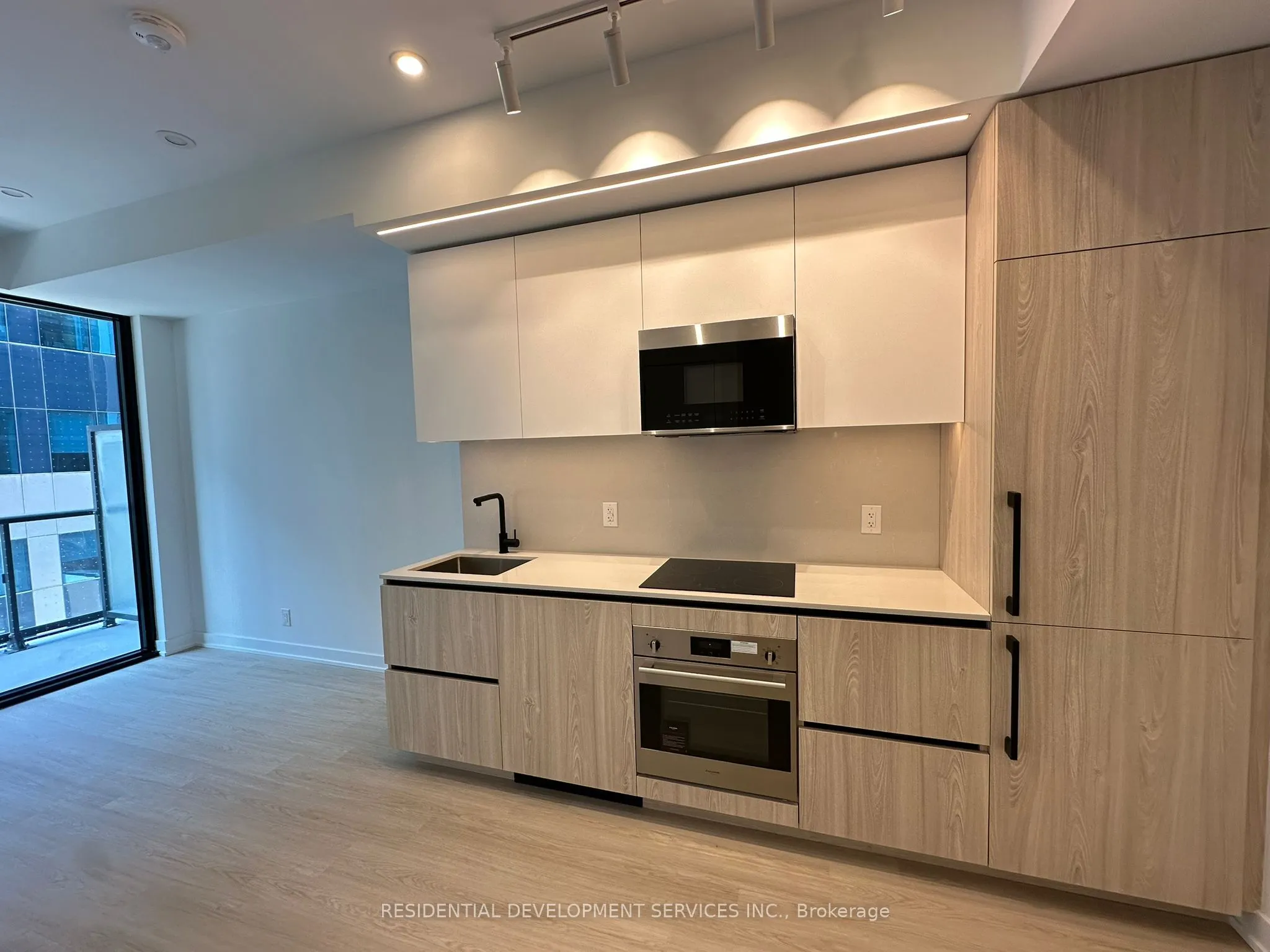 699 Sheppard Avenue E, #511