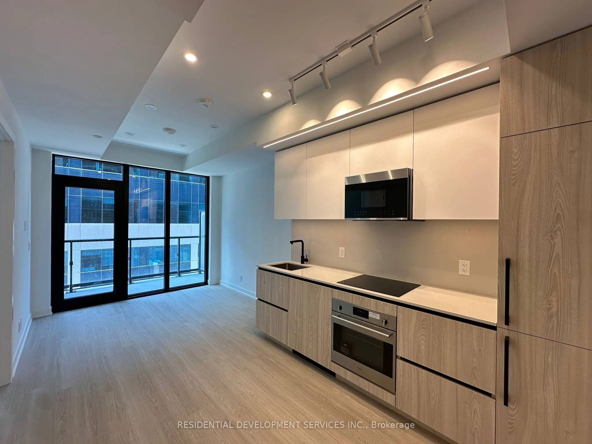 699 Sheppard Avenue E, #511