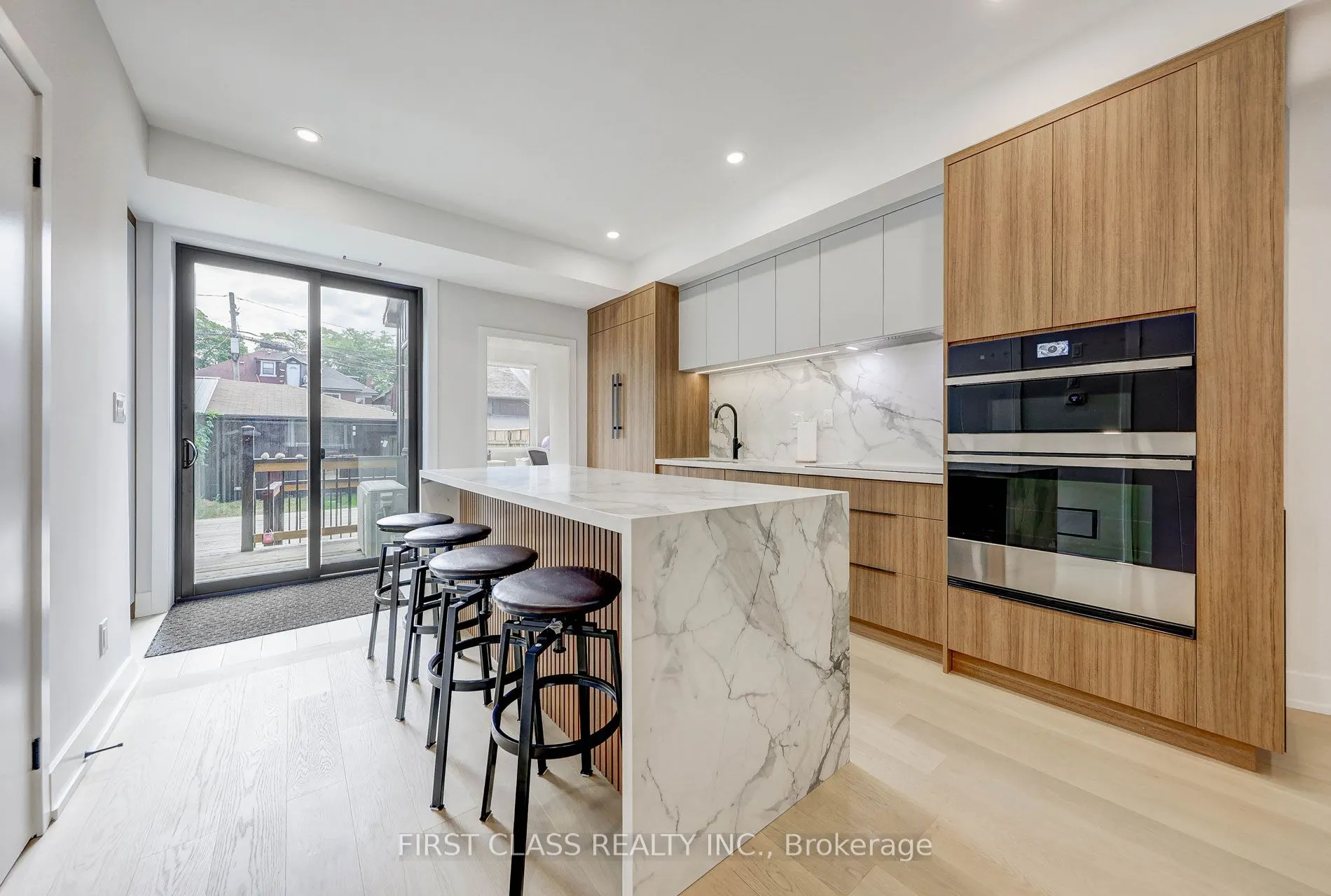 431 Roxton Road