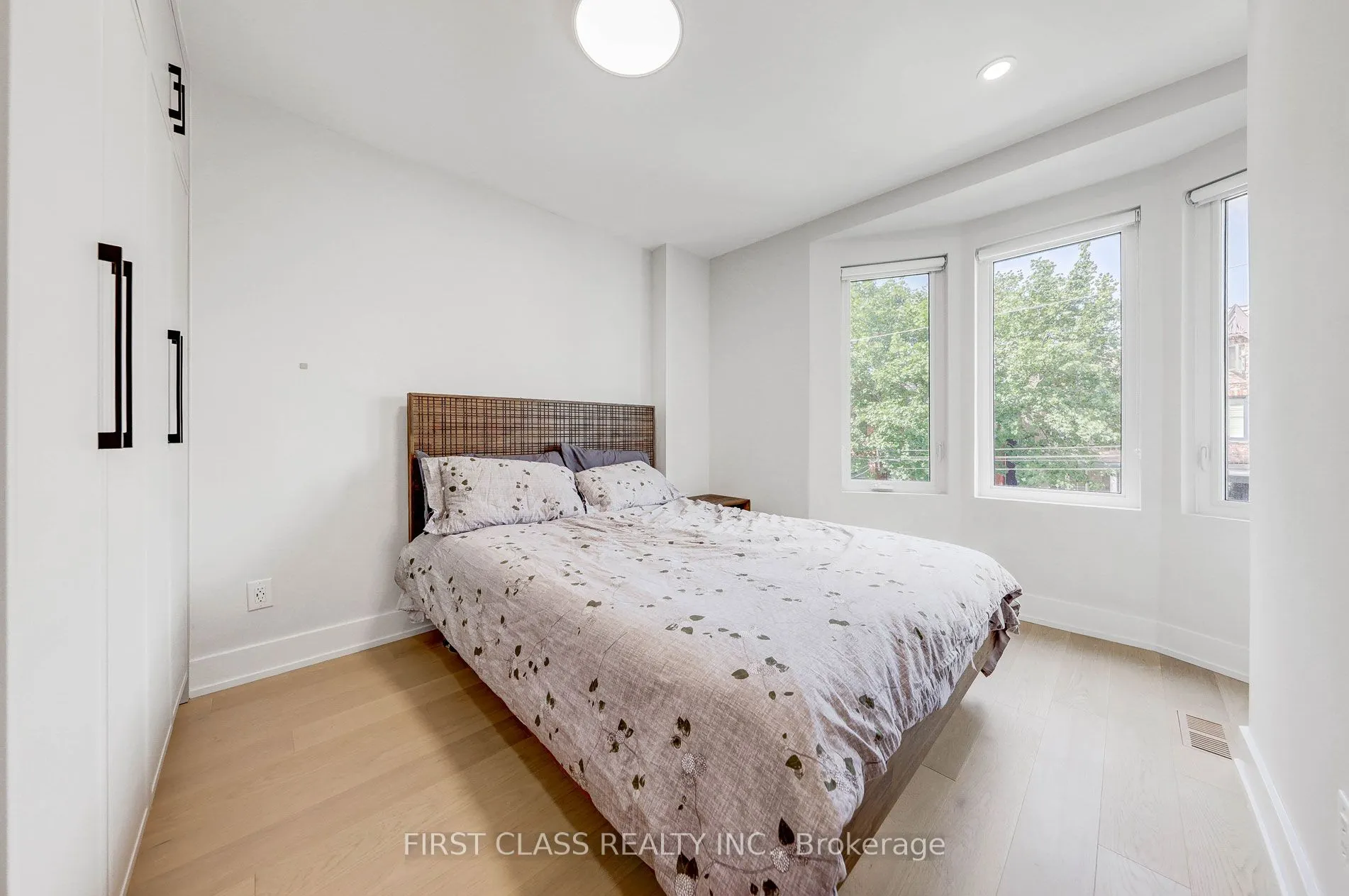 431 Roxton Road