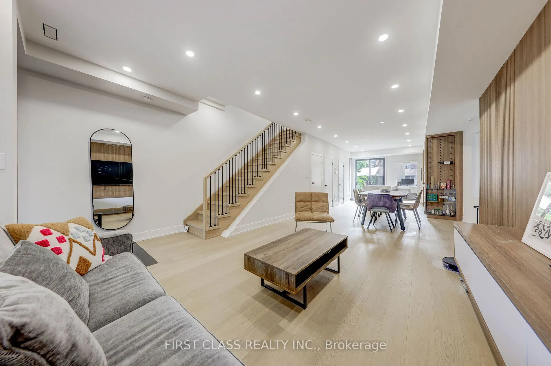 431 Roxton Road