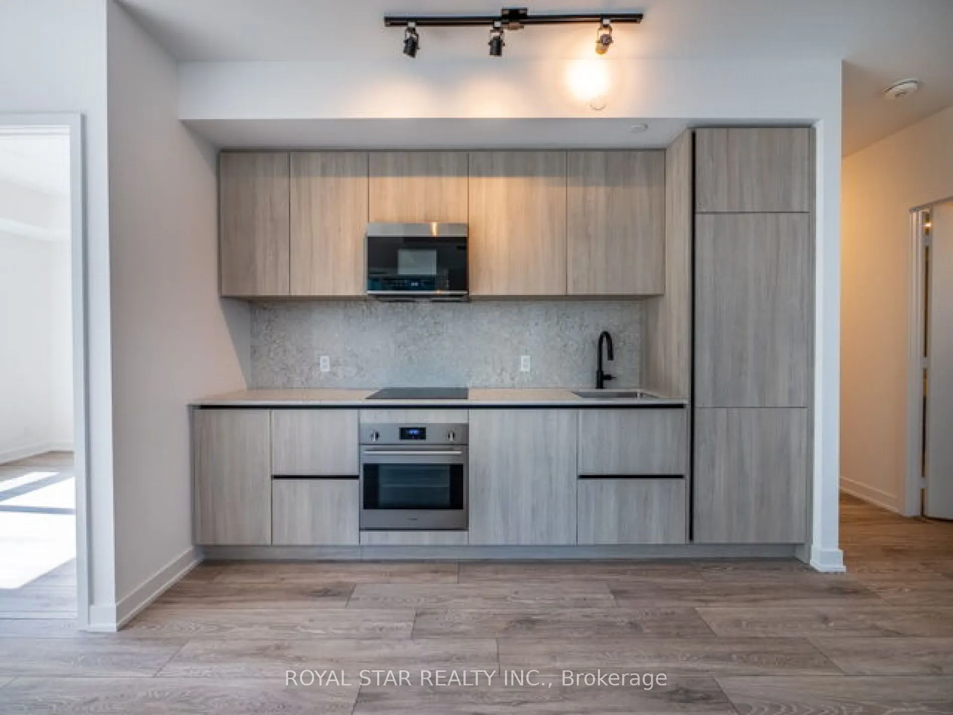 108 Peter Street, #1007