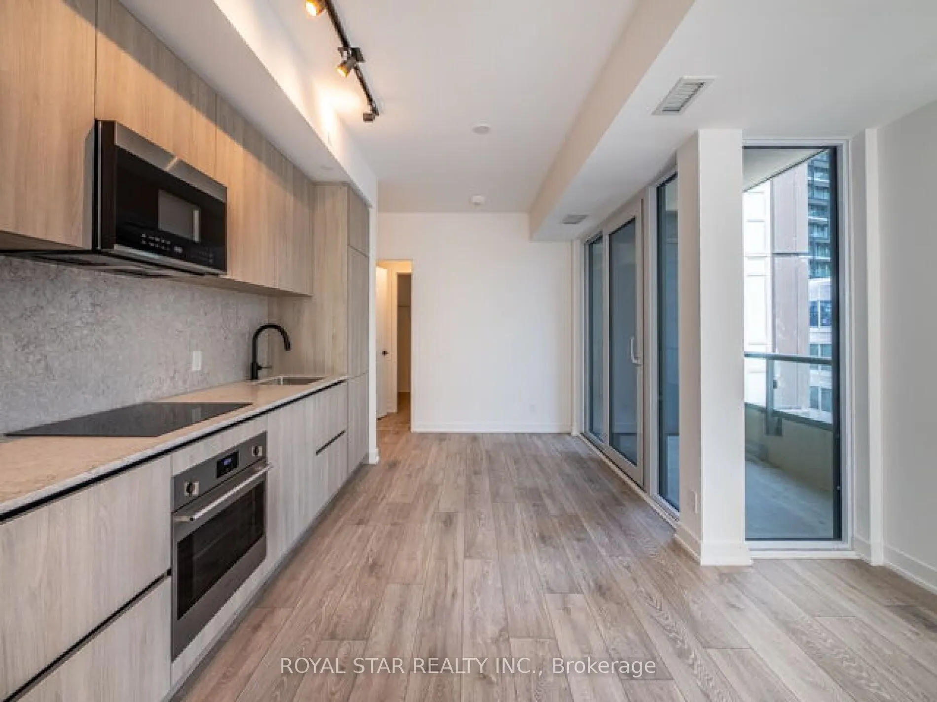 108 Peter Street, #1007