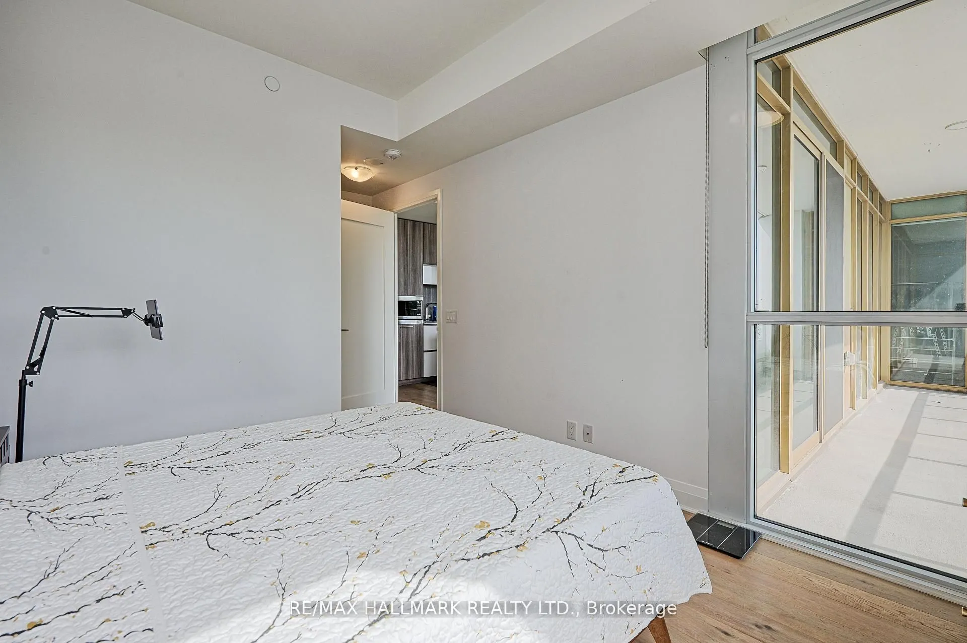 151 Avenue Road, #601