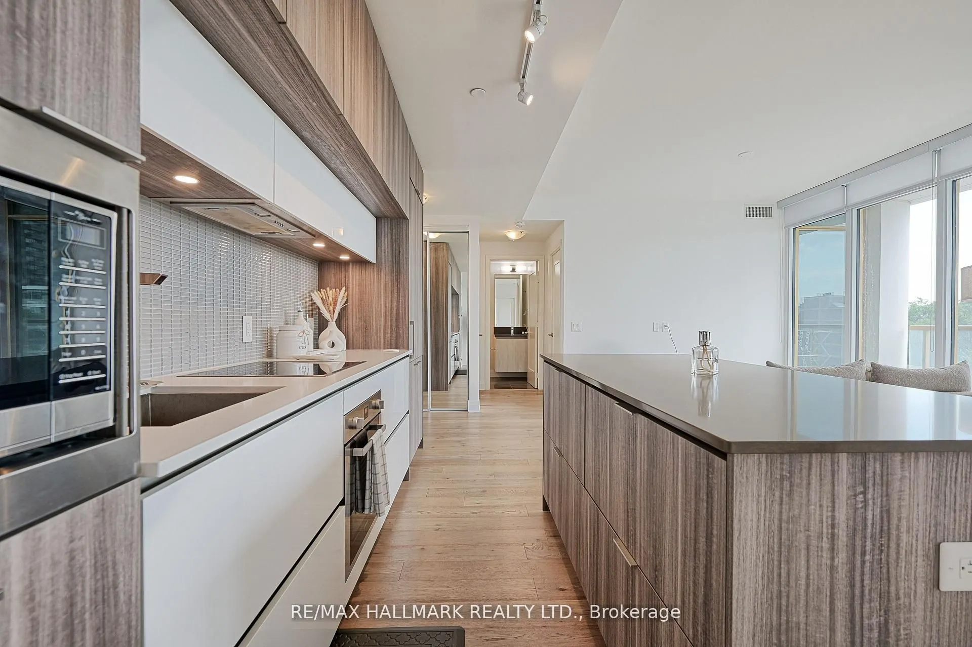 151 Avenue Road, #601