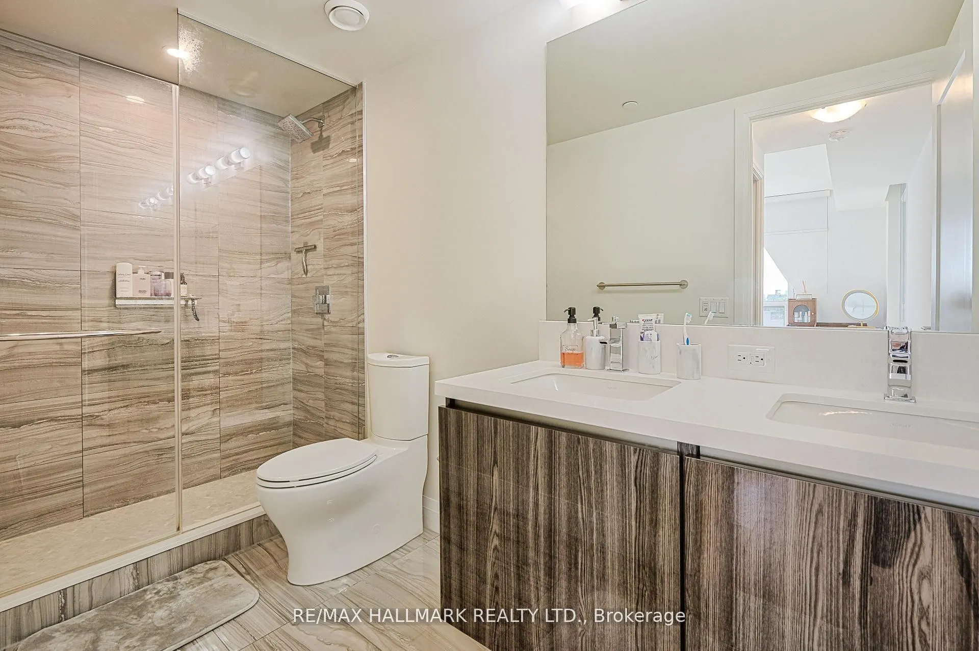 151 Avenue Road, #601