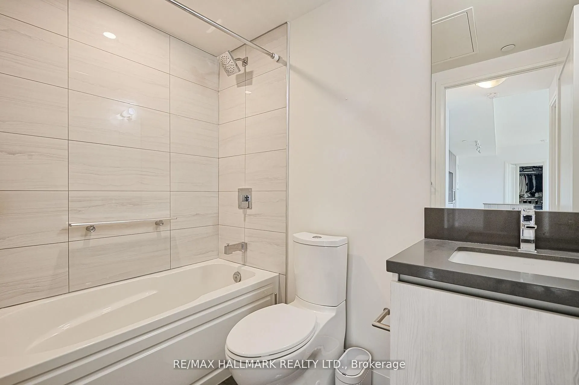 151 Avenue Road, #601